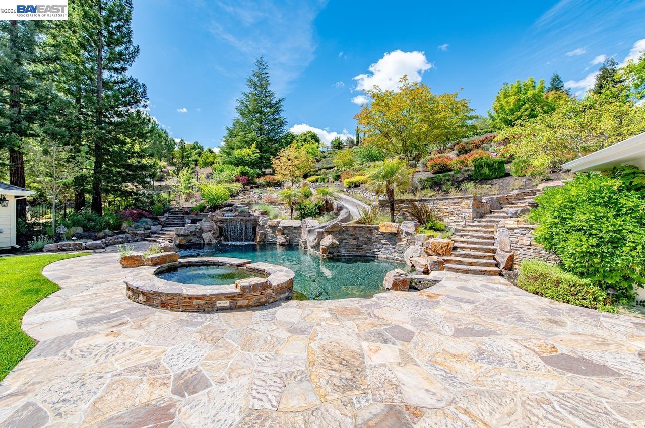 862 Gray Fox Cir