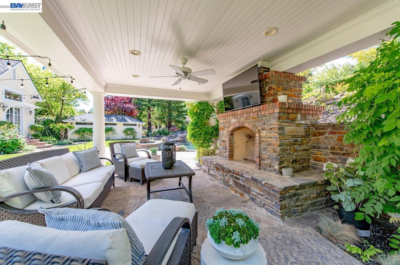 862 Gray Fox Cir