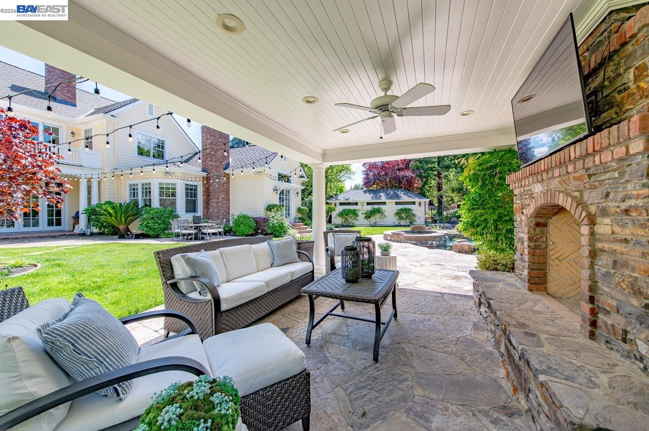 862 Gray Fox Cir