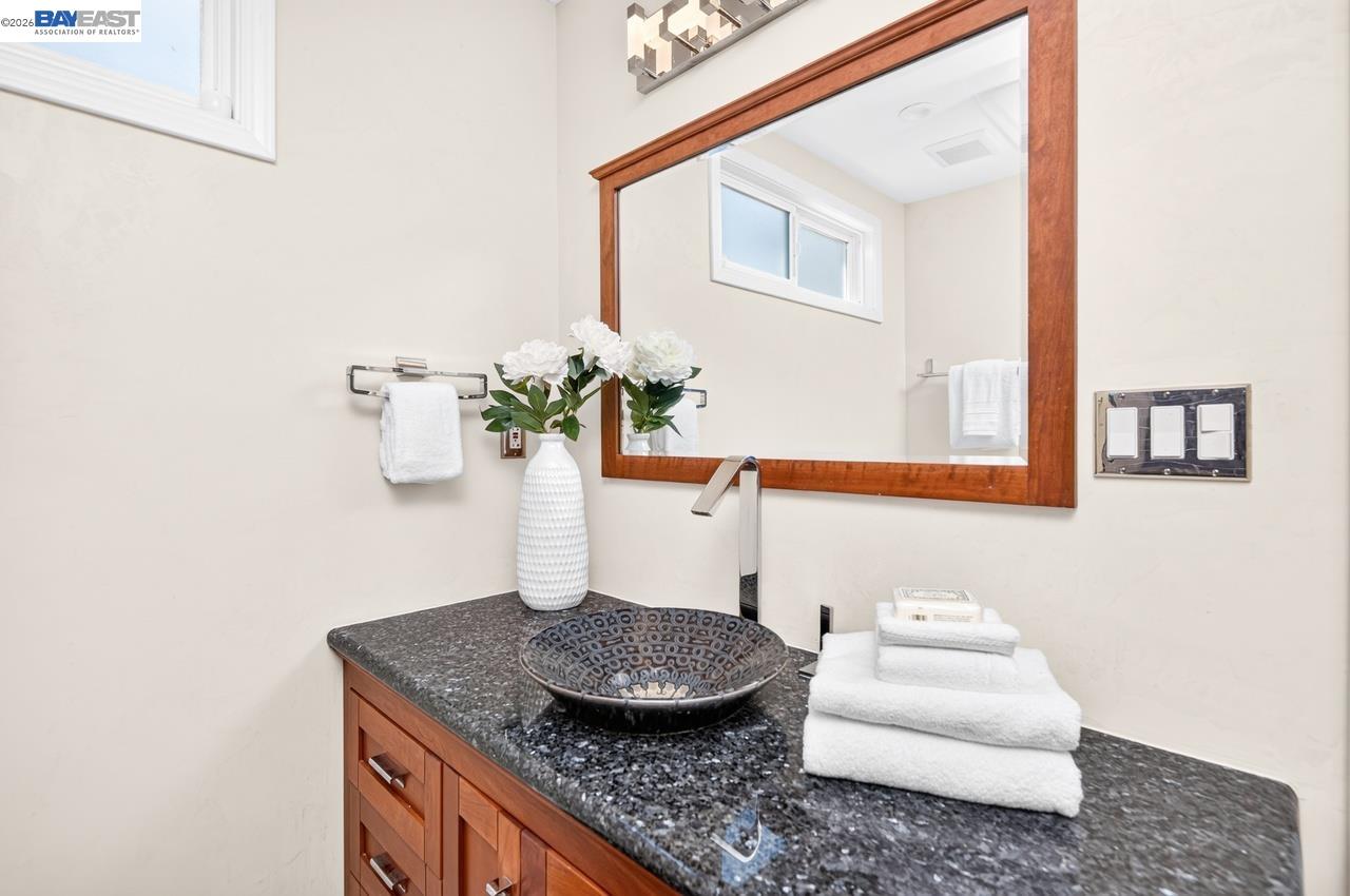 6252 Robin Ct