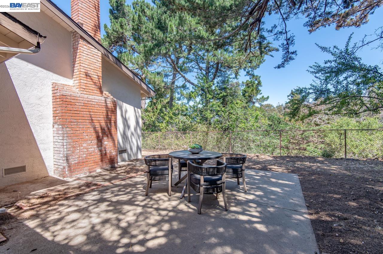 3510 Bridle Dr
