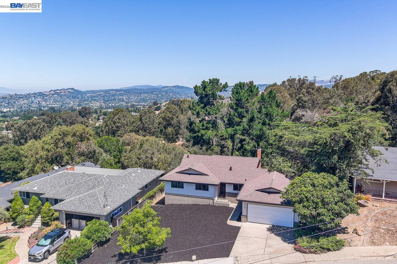 3510 Bridle Dr