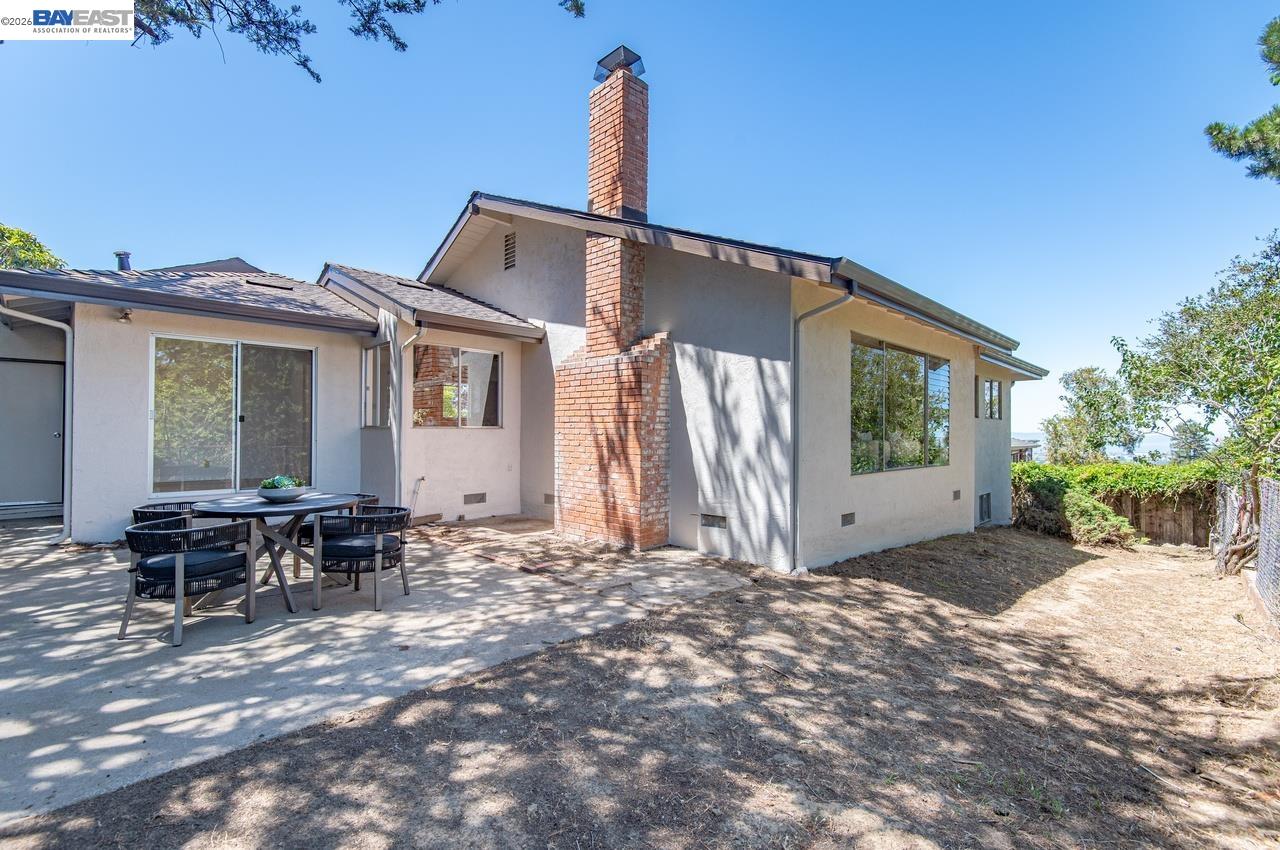 3510 Bridle Dr