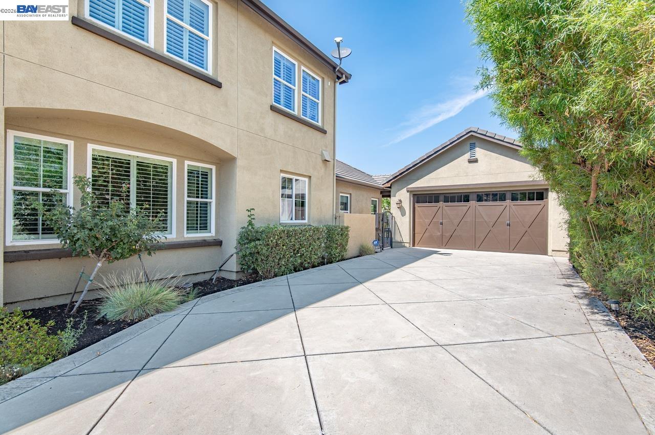 1124 Finch Pl