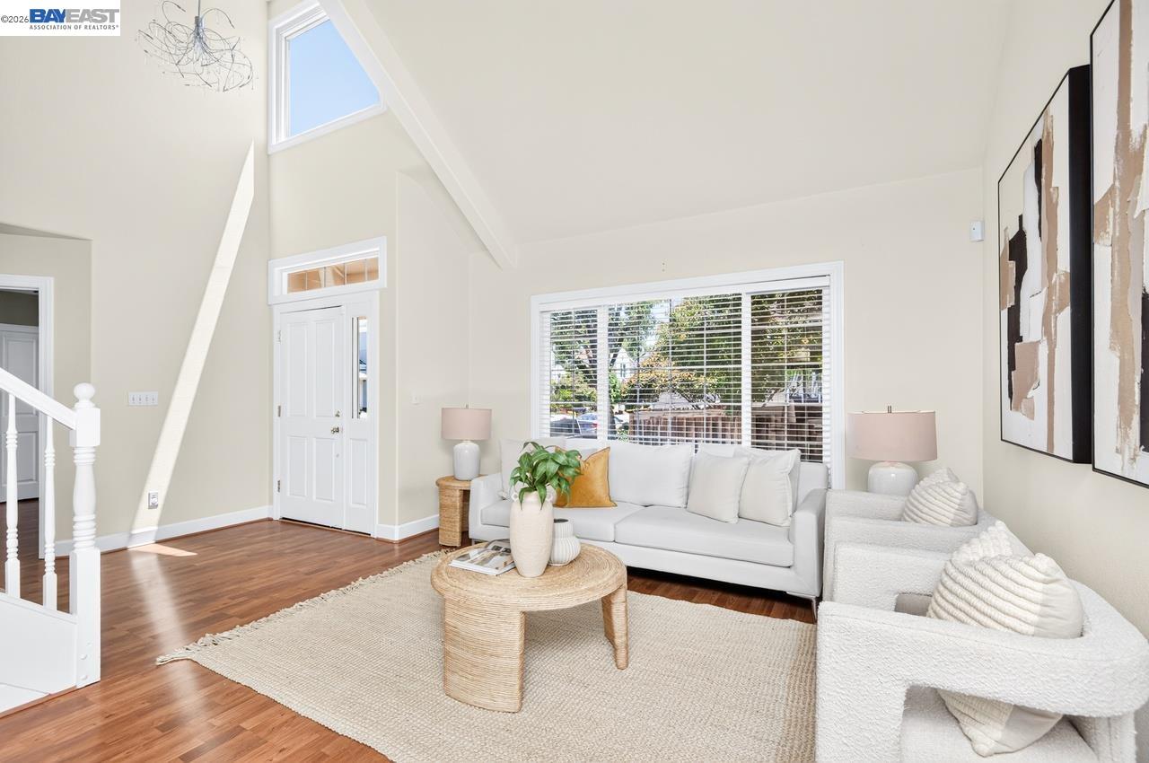 282 Del Valle Ct