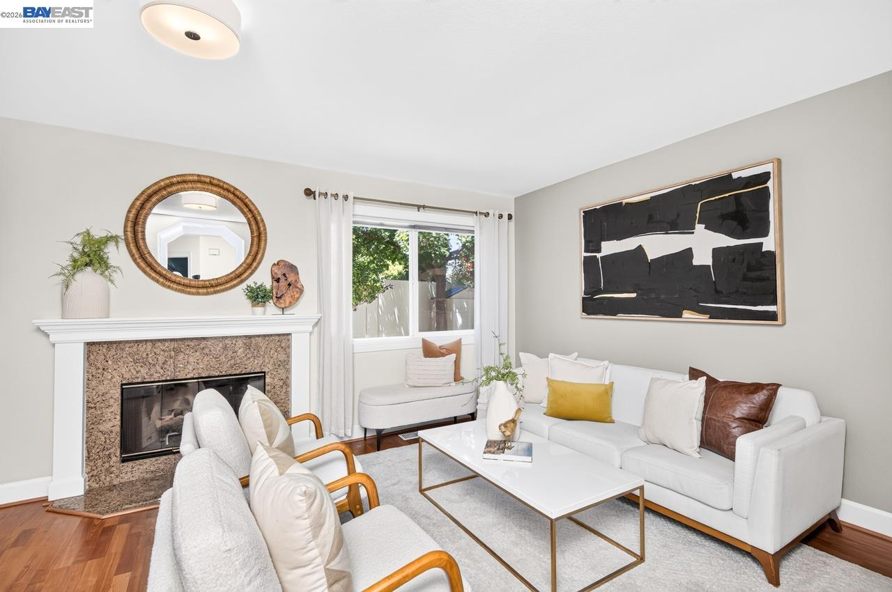 282 Del Valle Ct