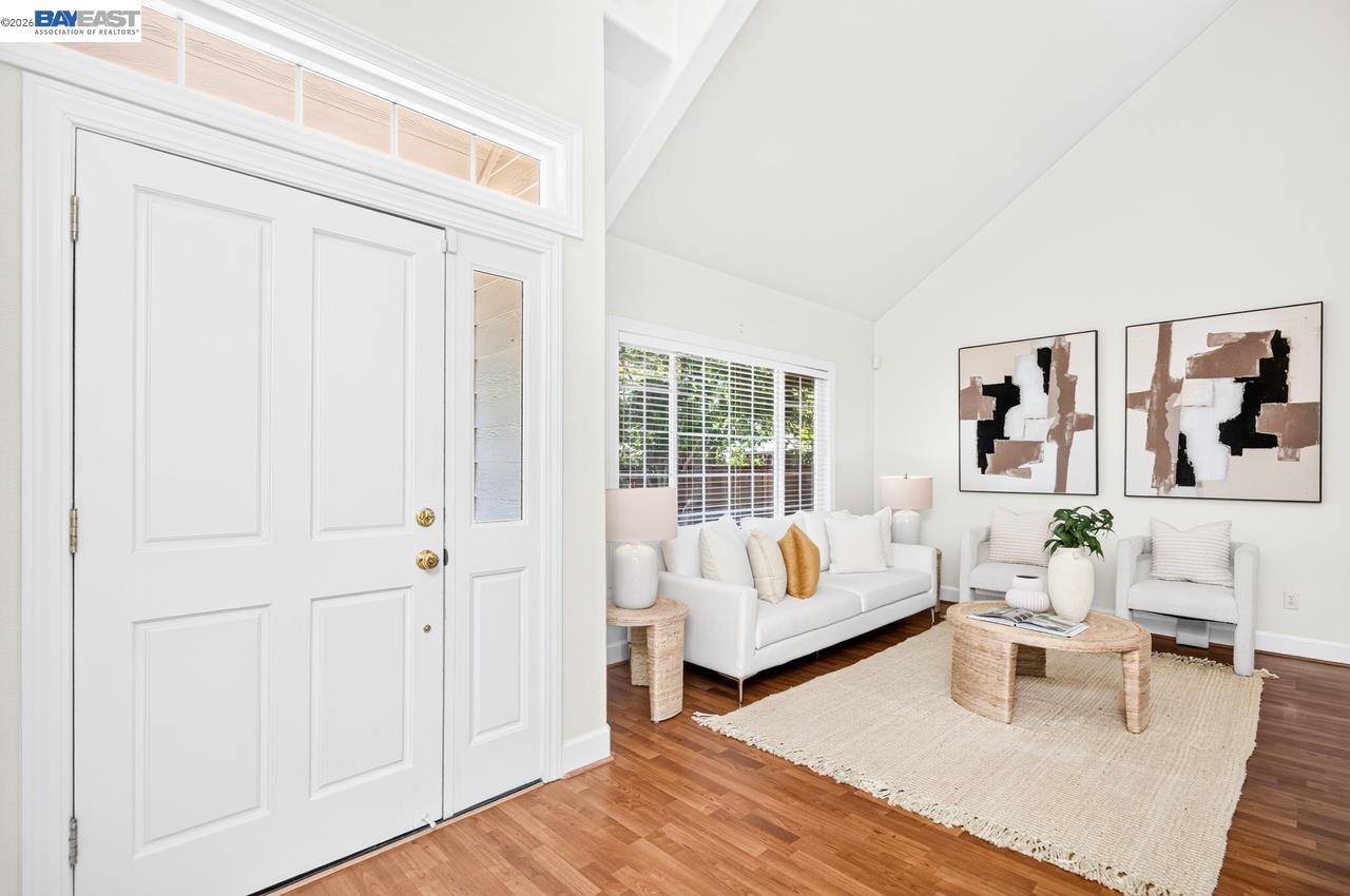 282 Del Valle Ct