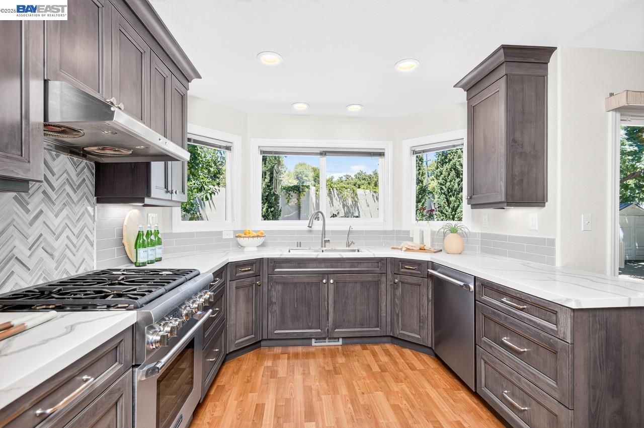 282 Del Valle Ct