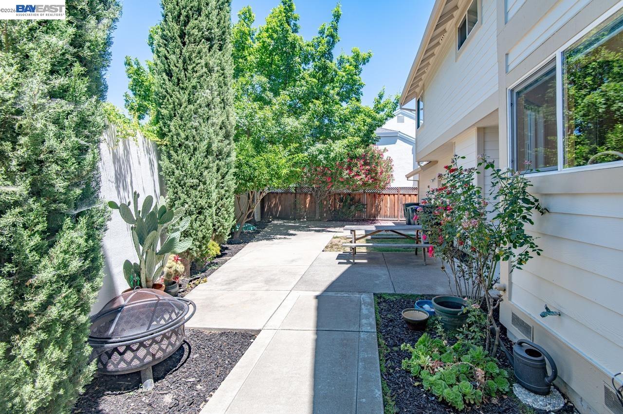 282 Del Valle Ct