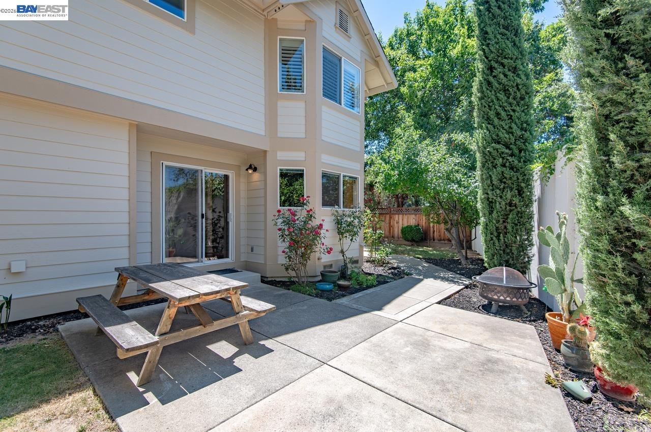 282 Del Valle Ct