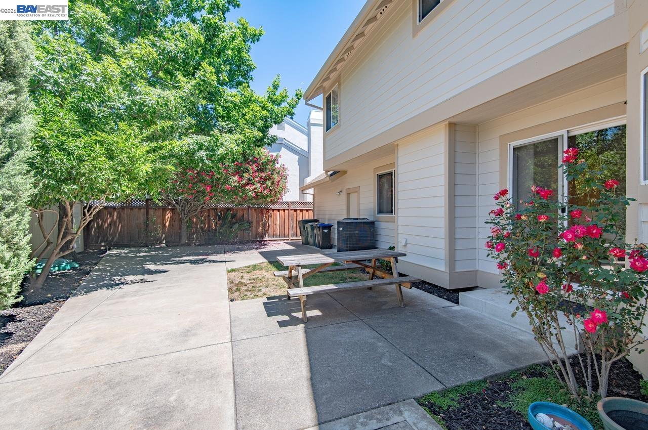282 Del Valle Ct