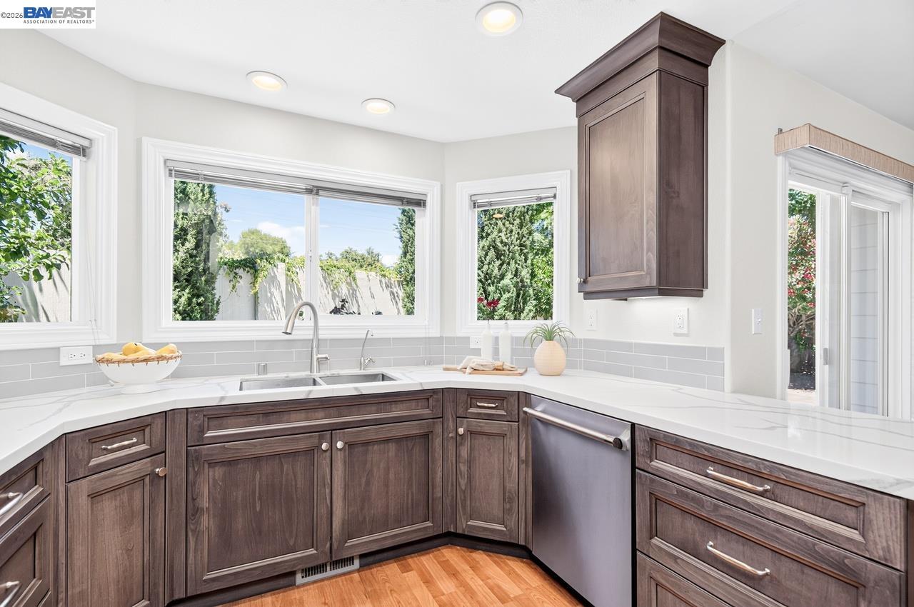 282 Del Valle Ct