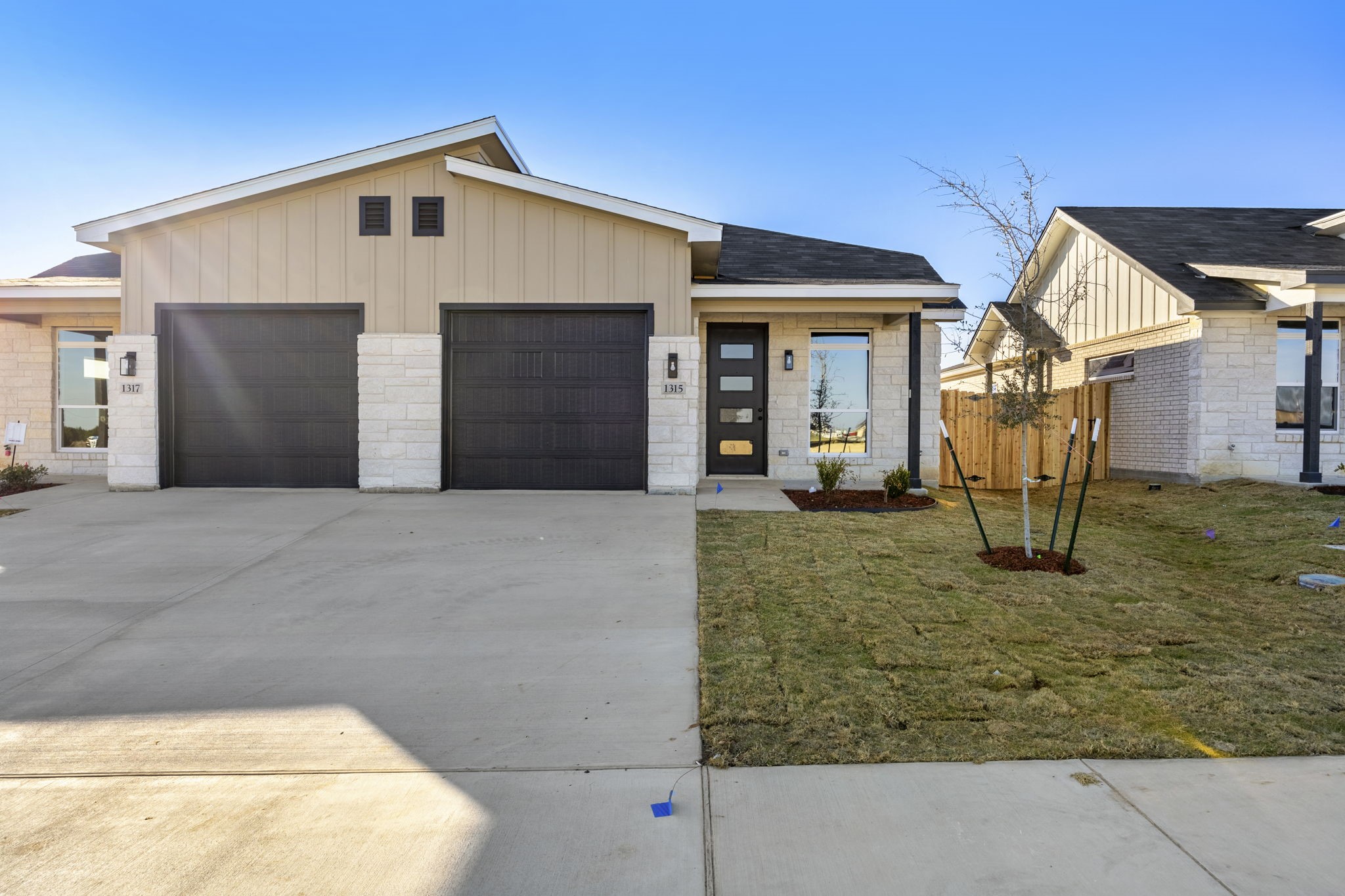 1315 Lone Pine Way