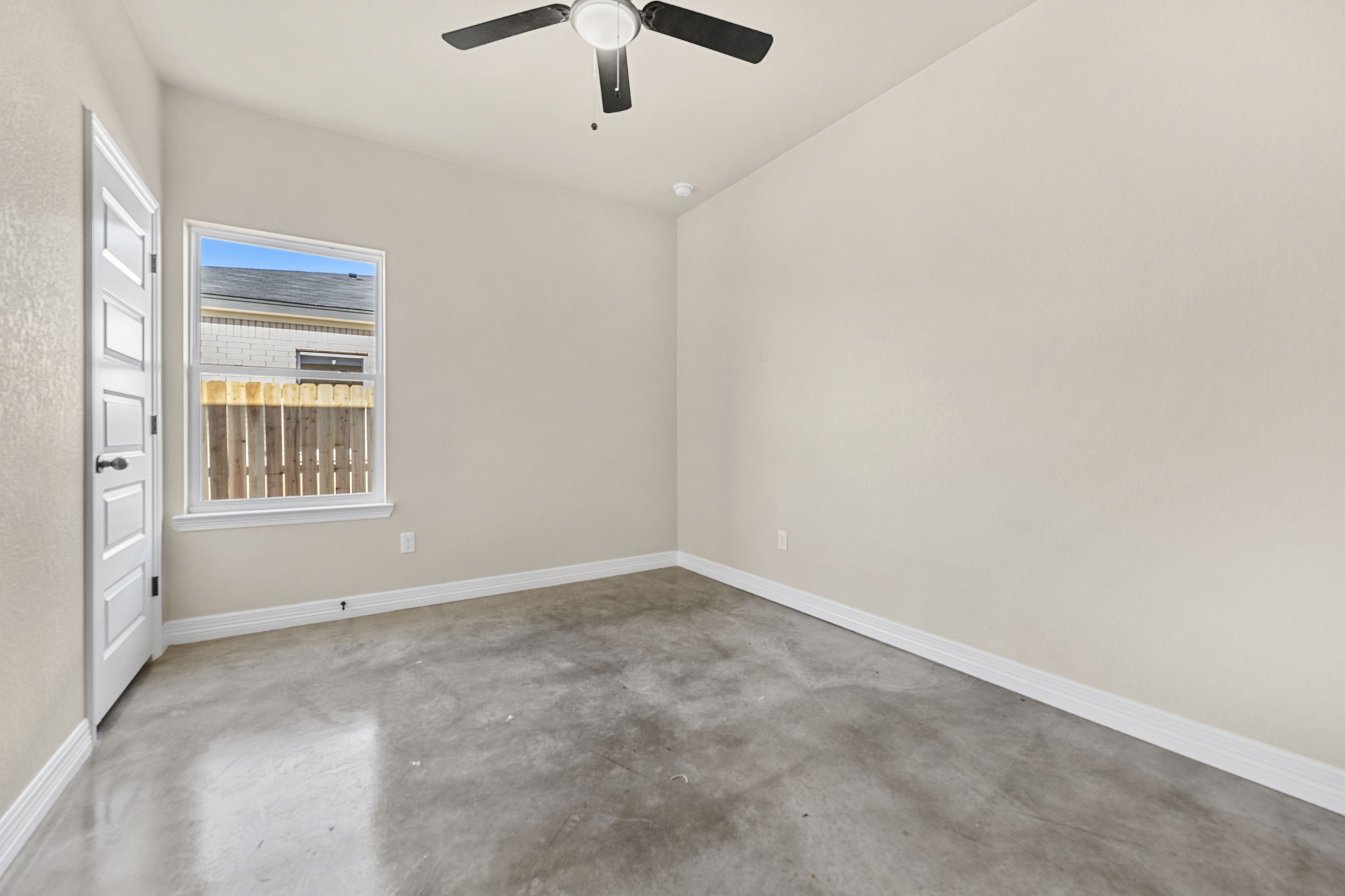 1315 Lone Pine Way