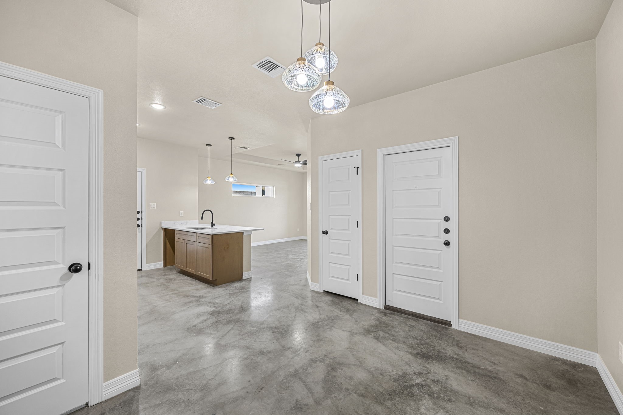 1315 Lone Pine Way