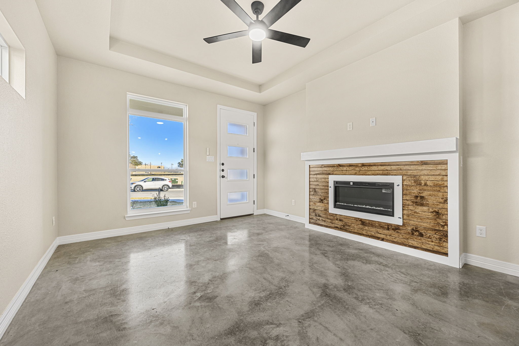1315 Lone Pine Way