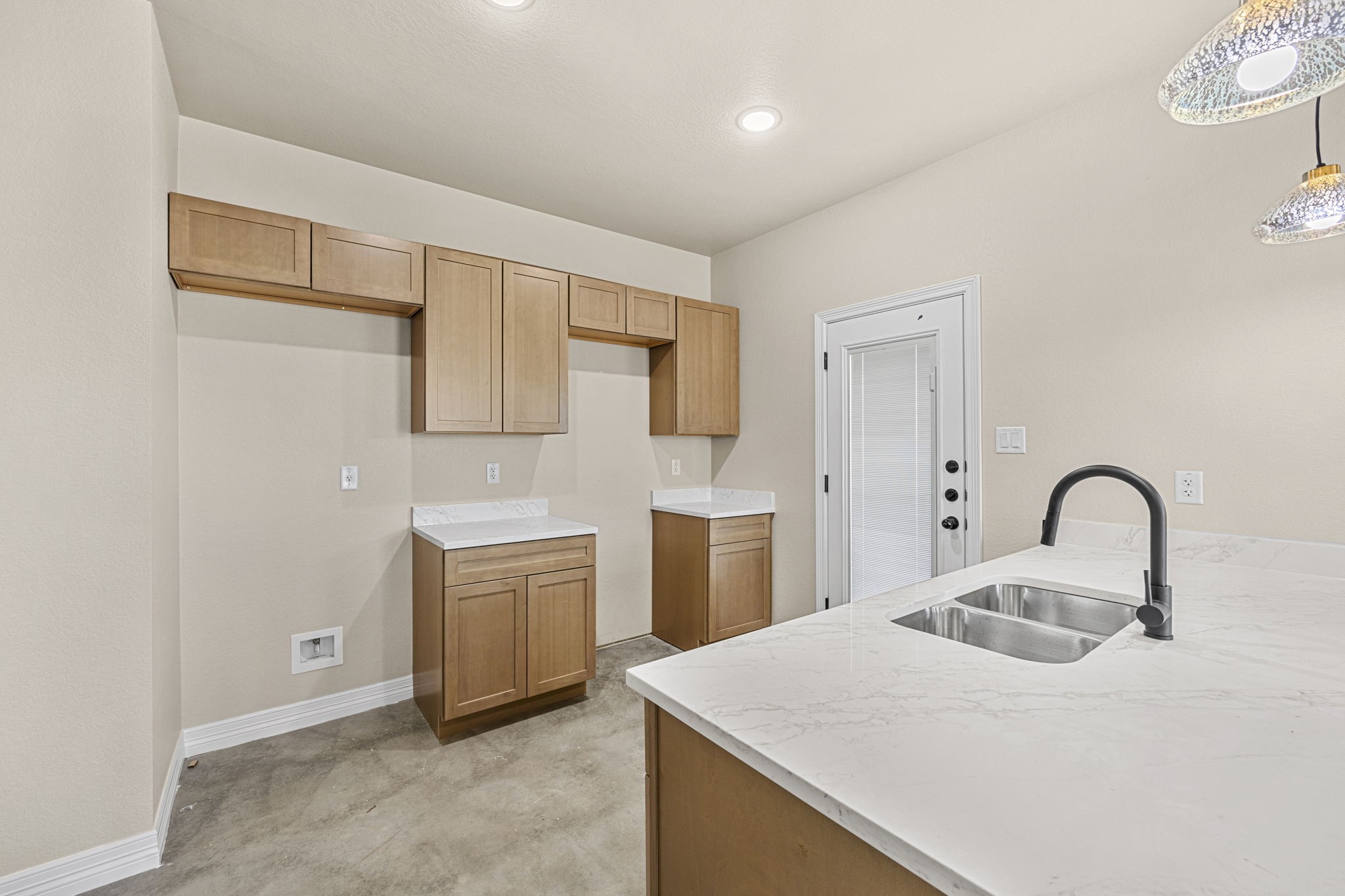 1315 Lone Pine Way