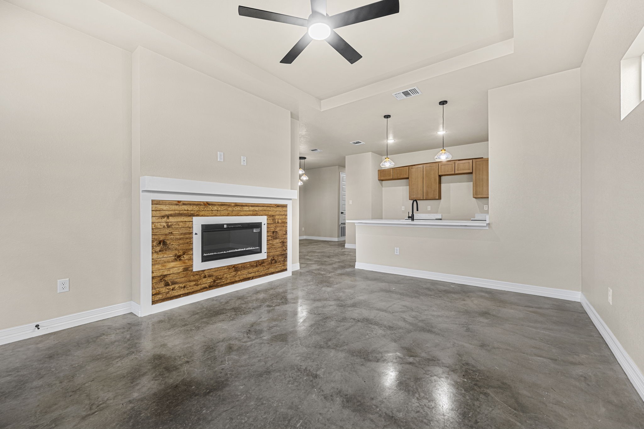 1315 Lone Pine Way