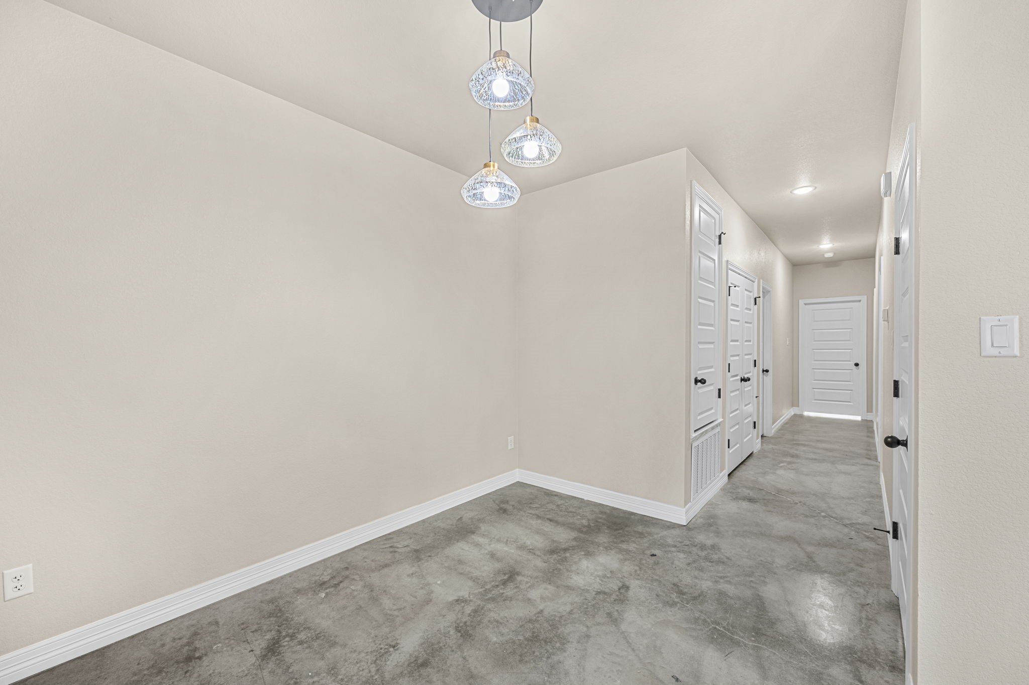 1315 Lone Pine Way
