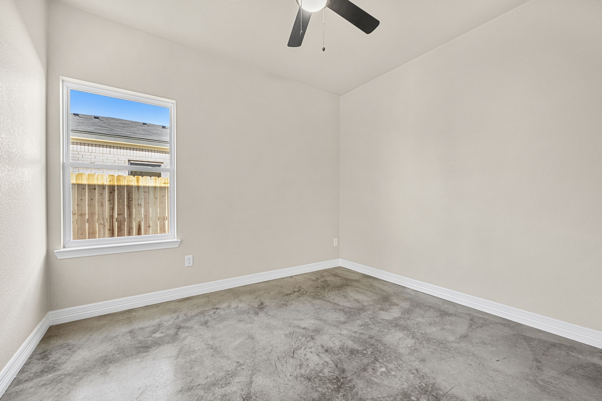 1315 Lone Pine Way