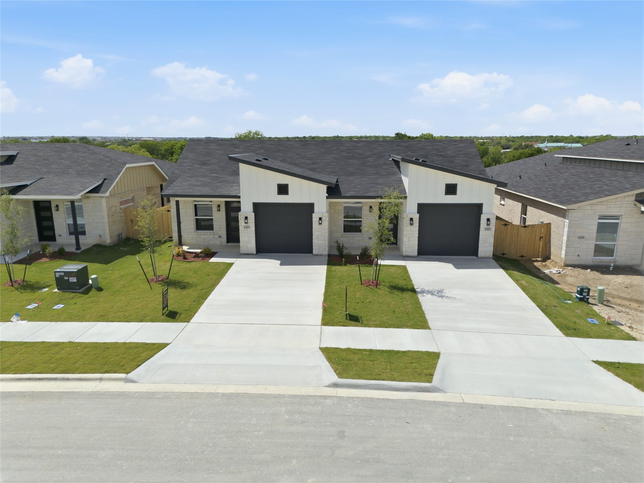 1311 Lone Pine Way
