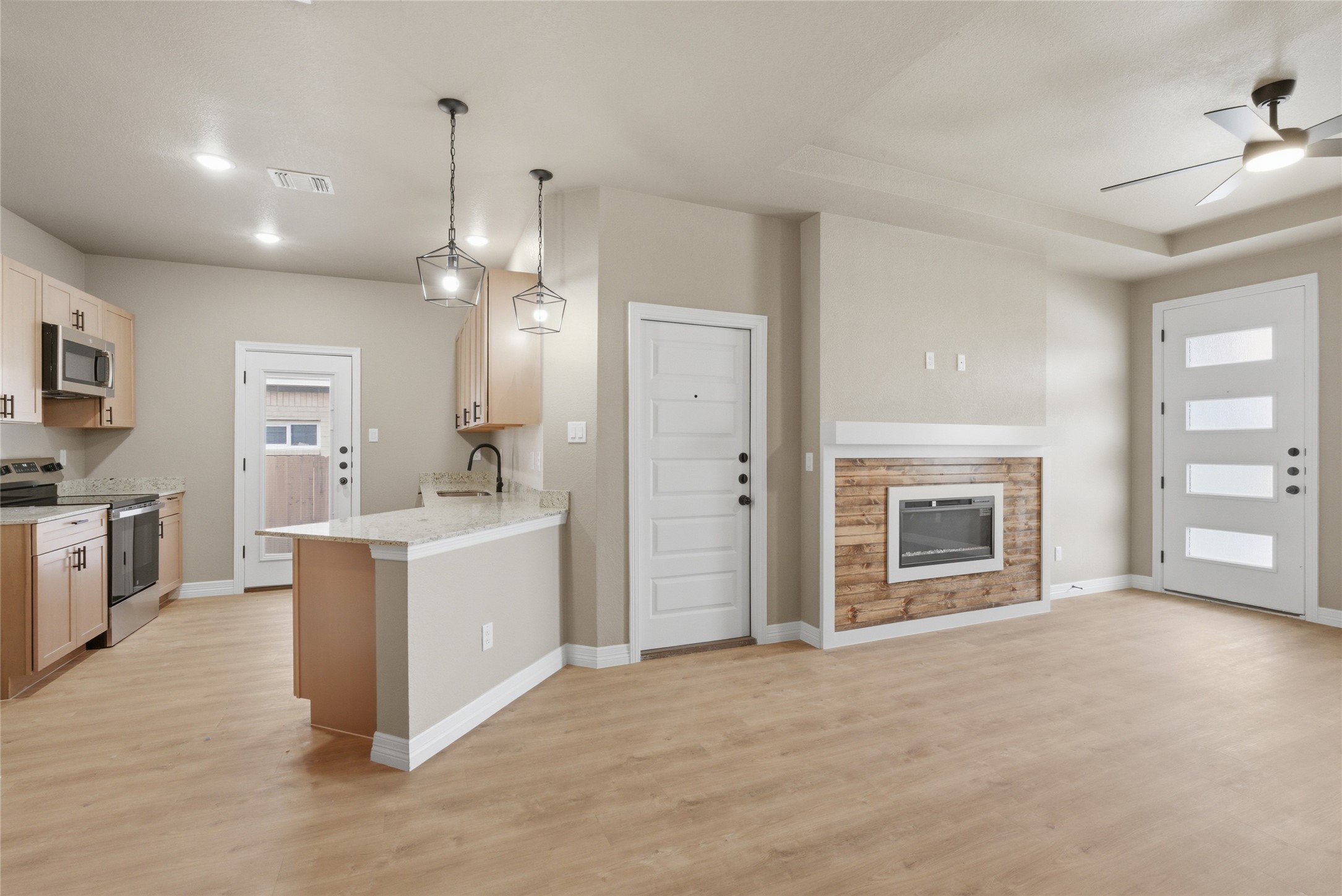 1311 Lone Pine Way