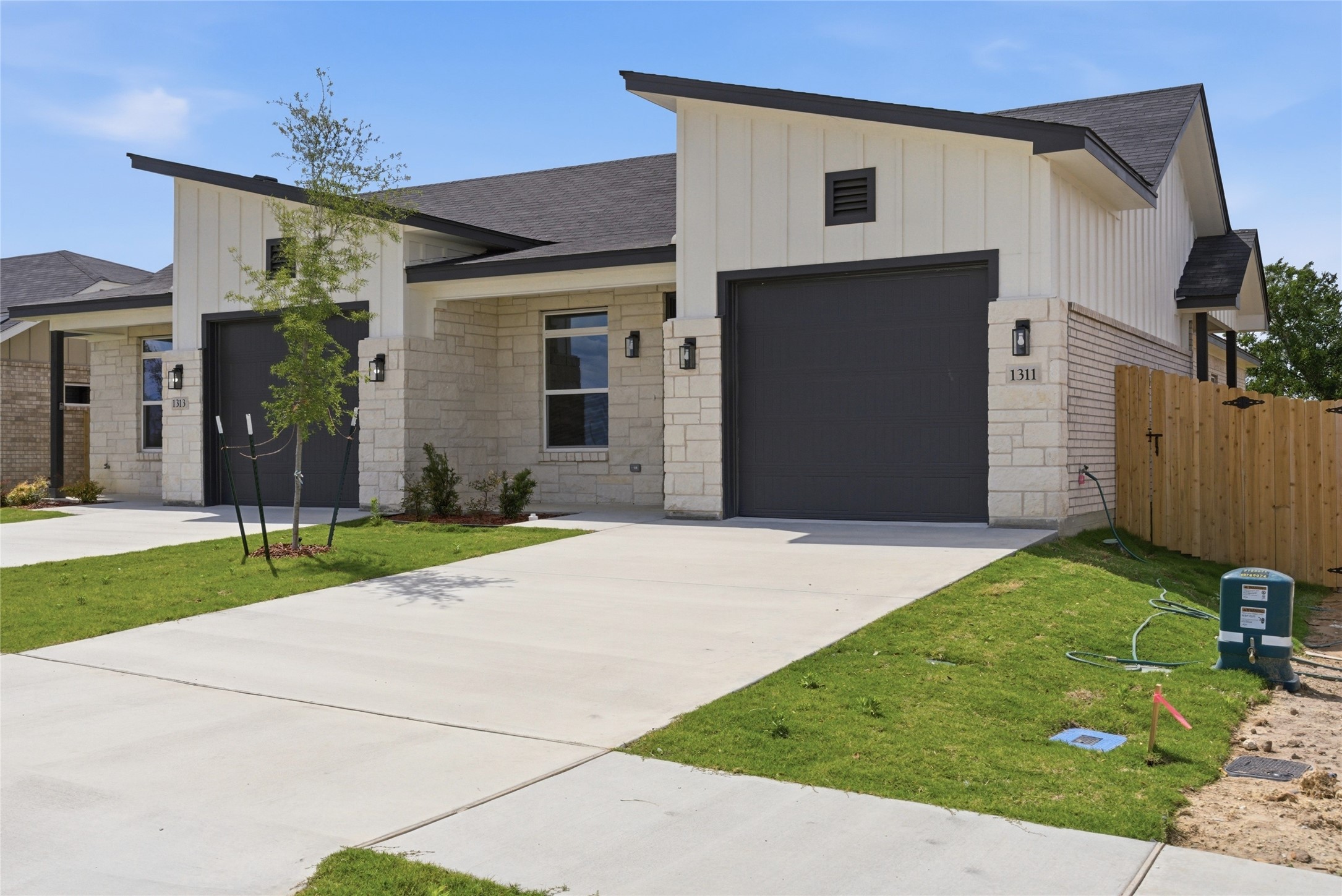 1311 Lone Pine Way