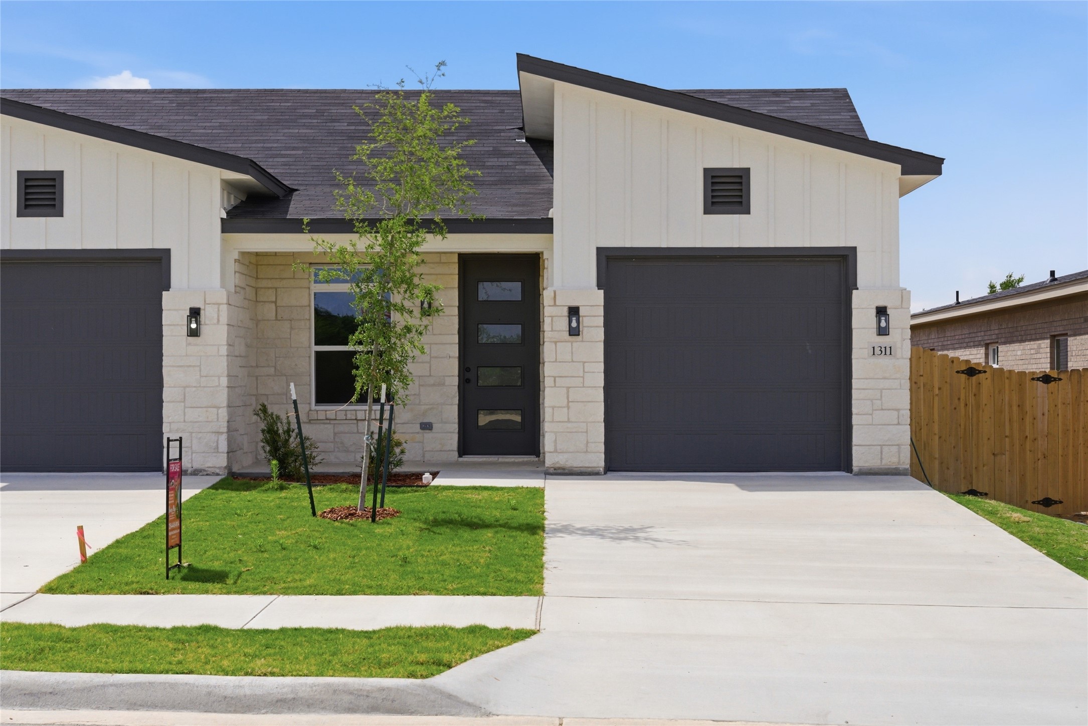1311 Lone Pine Way