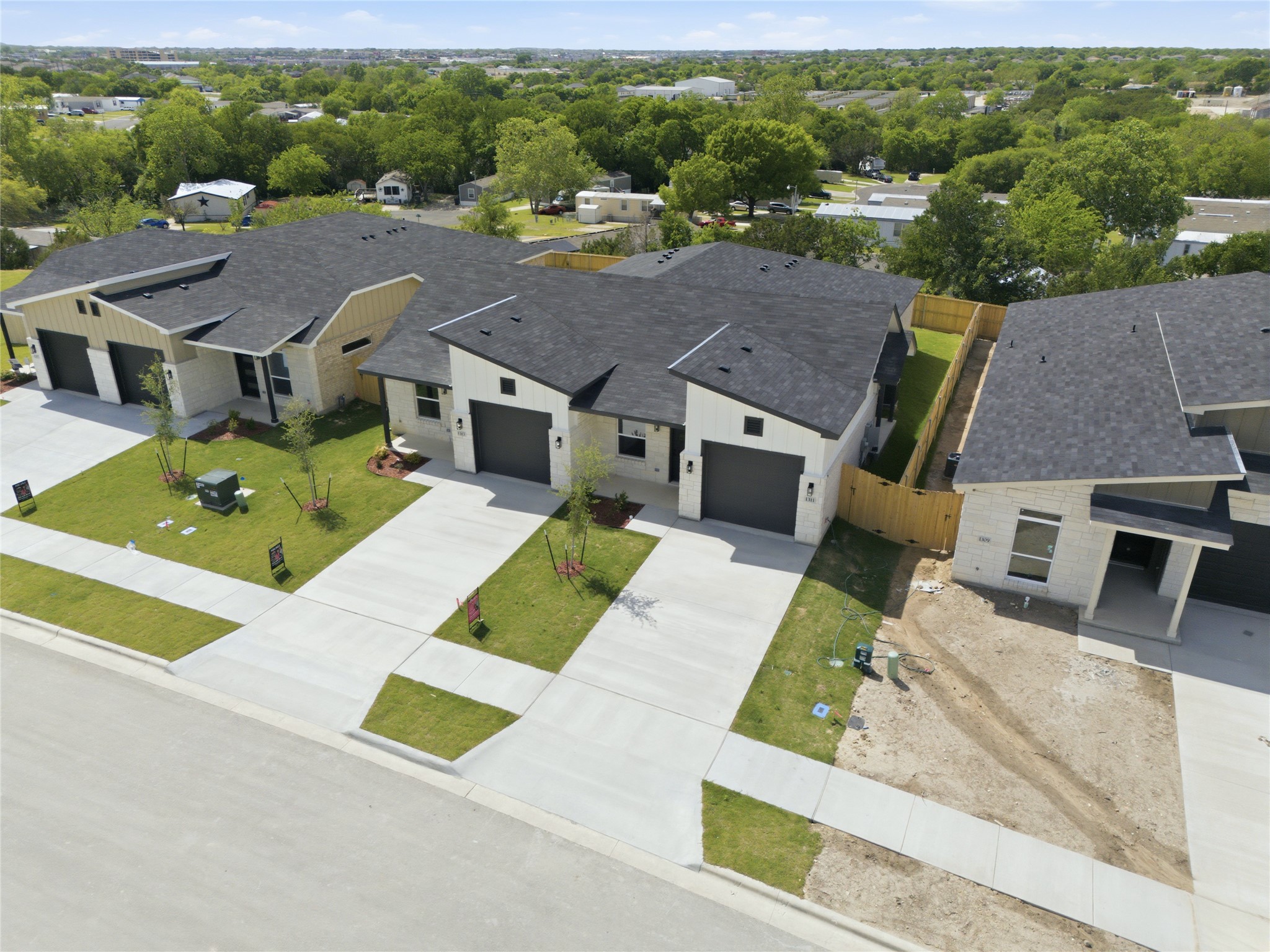 1311 Lone Pine Way