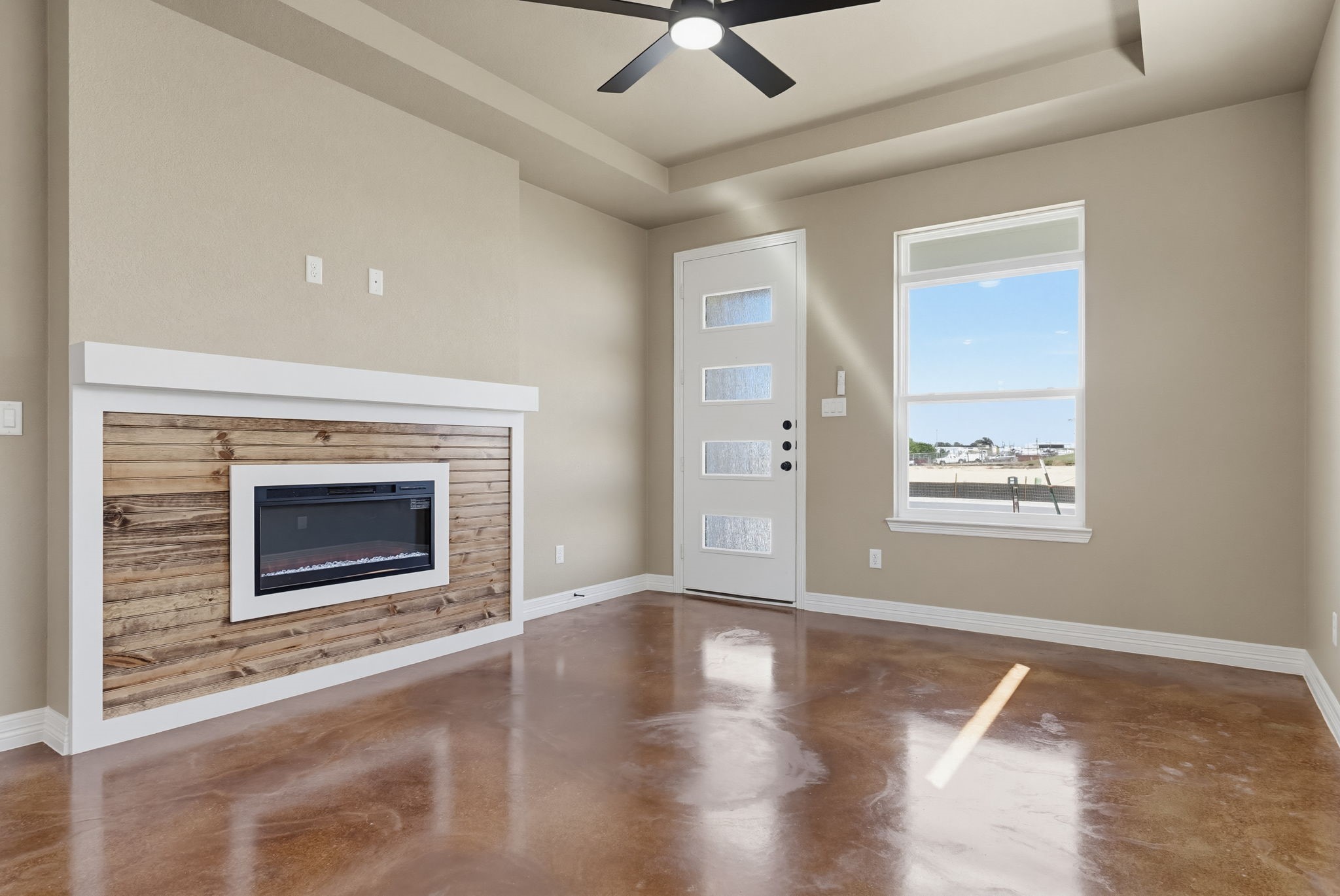 1313 Lone Pine Way
