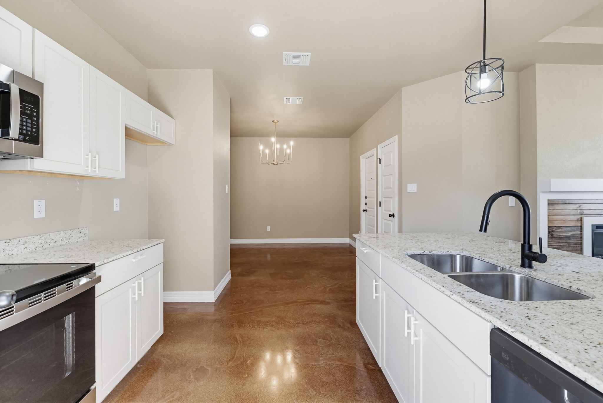 1313 Lone Pine Way