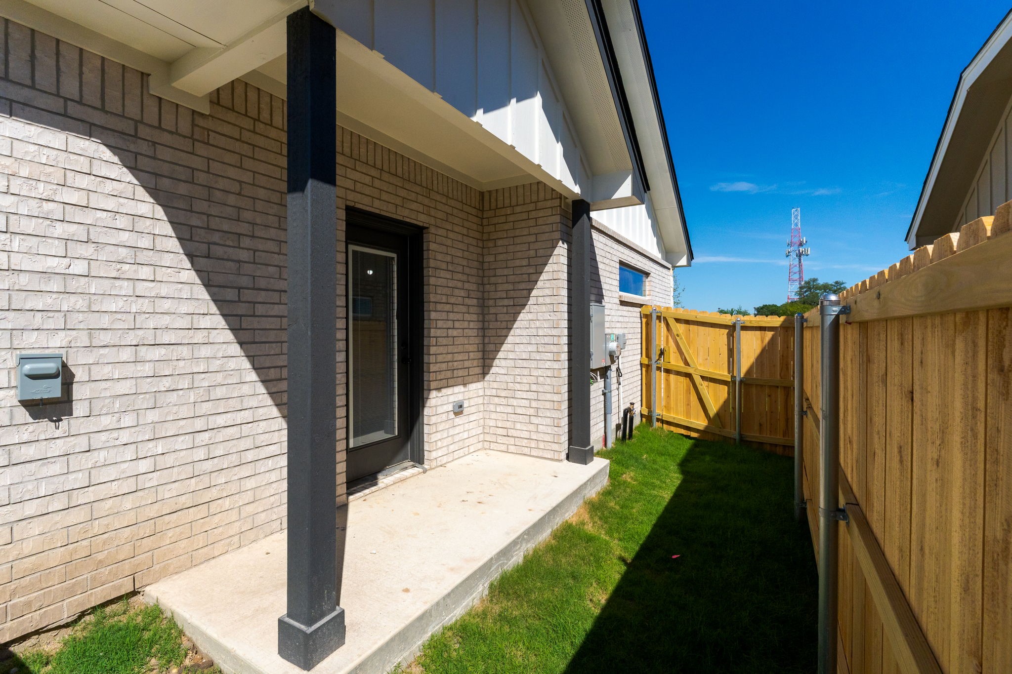 1313 Lone Pine Way