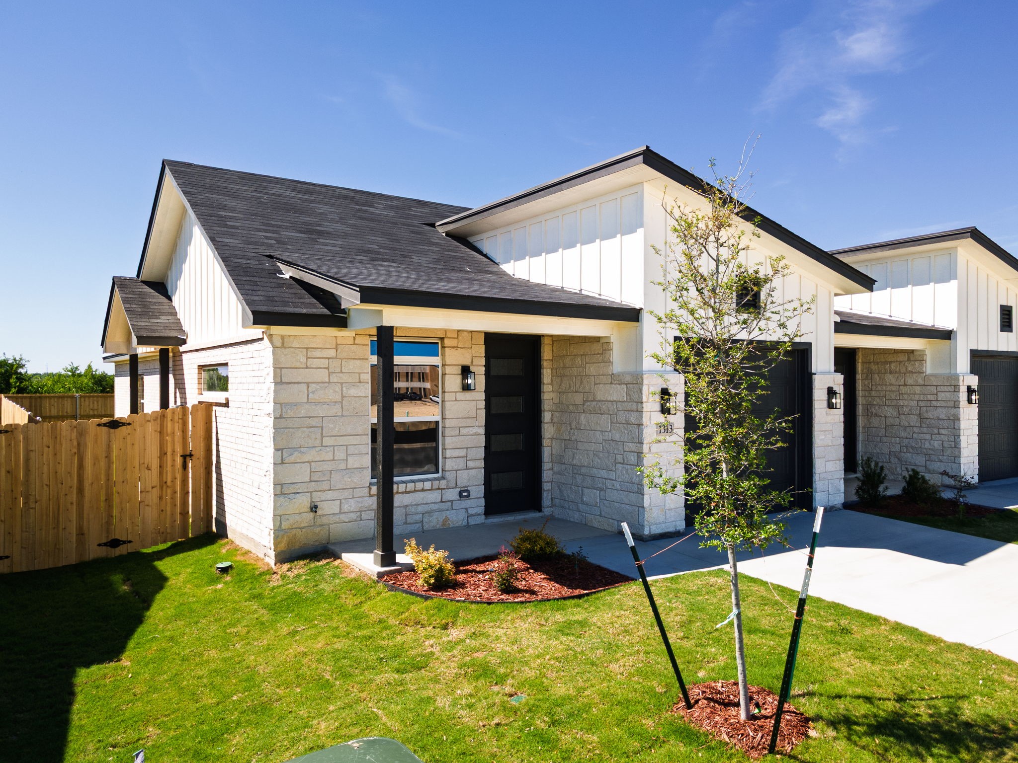 1313 Lone Pine Way