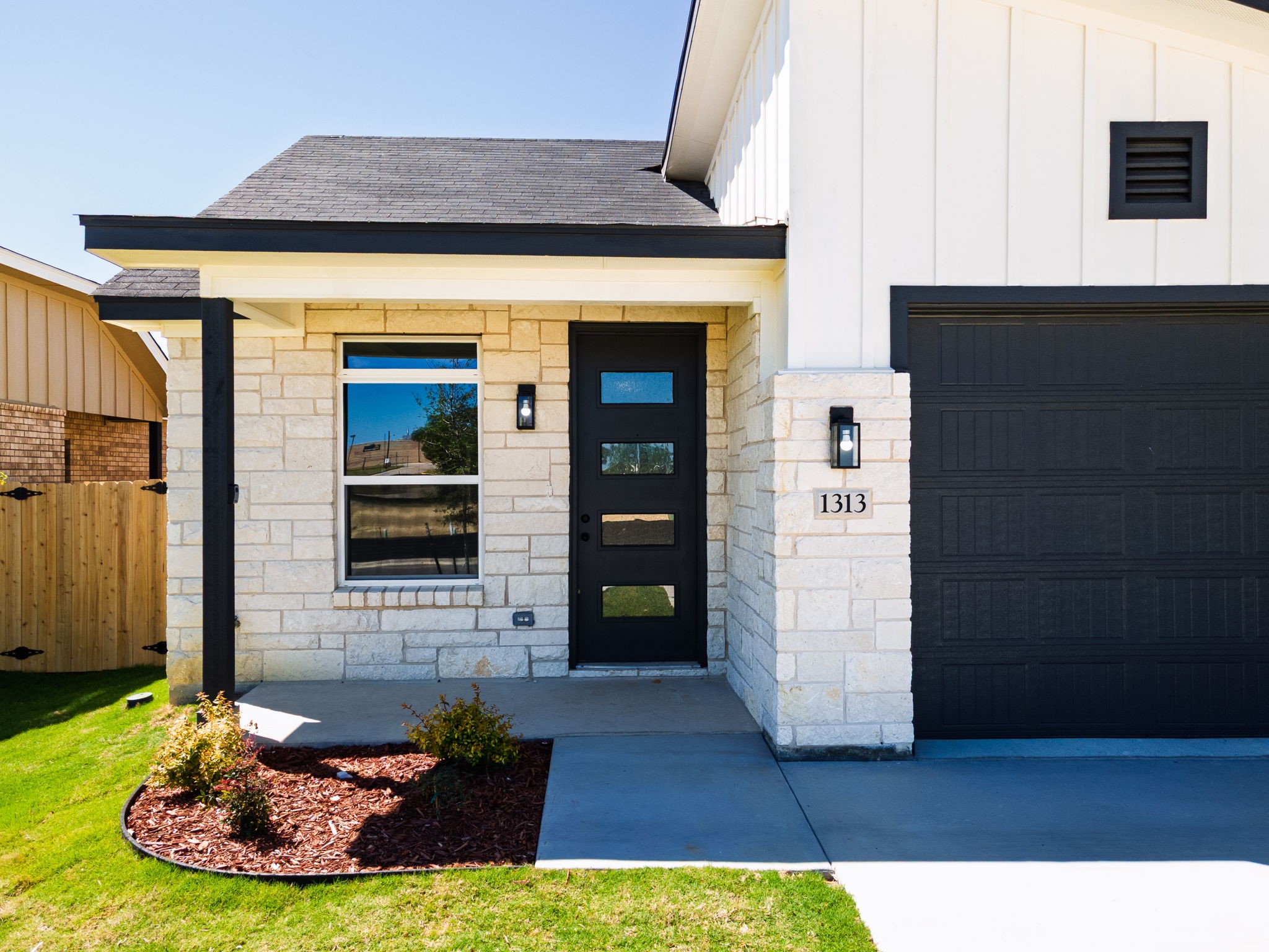 1313 Lone Pine Way