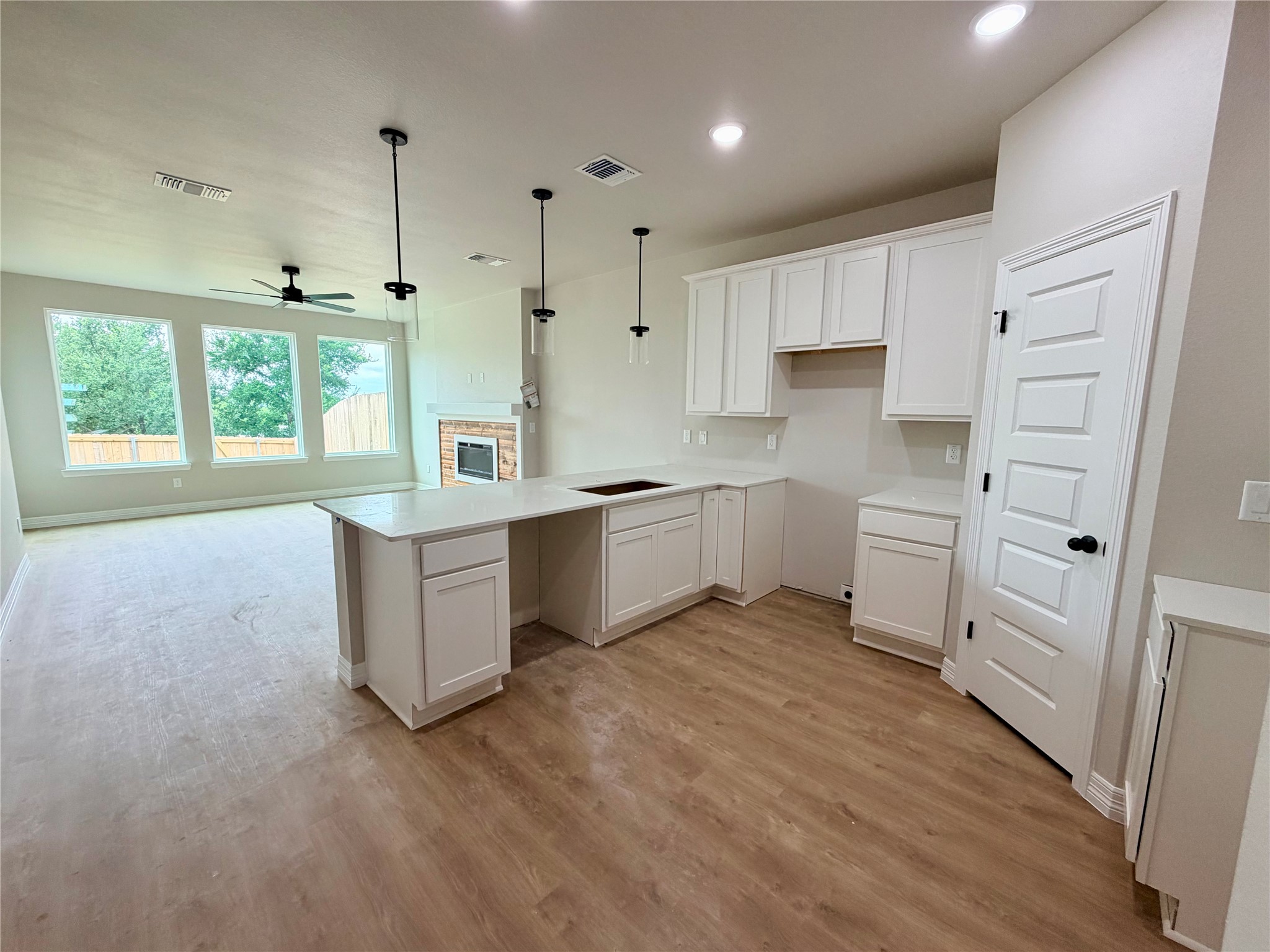 1309 Lone Pine Way