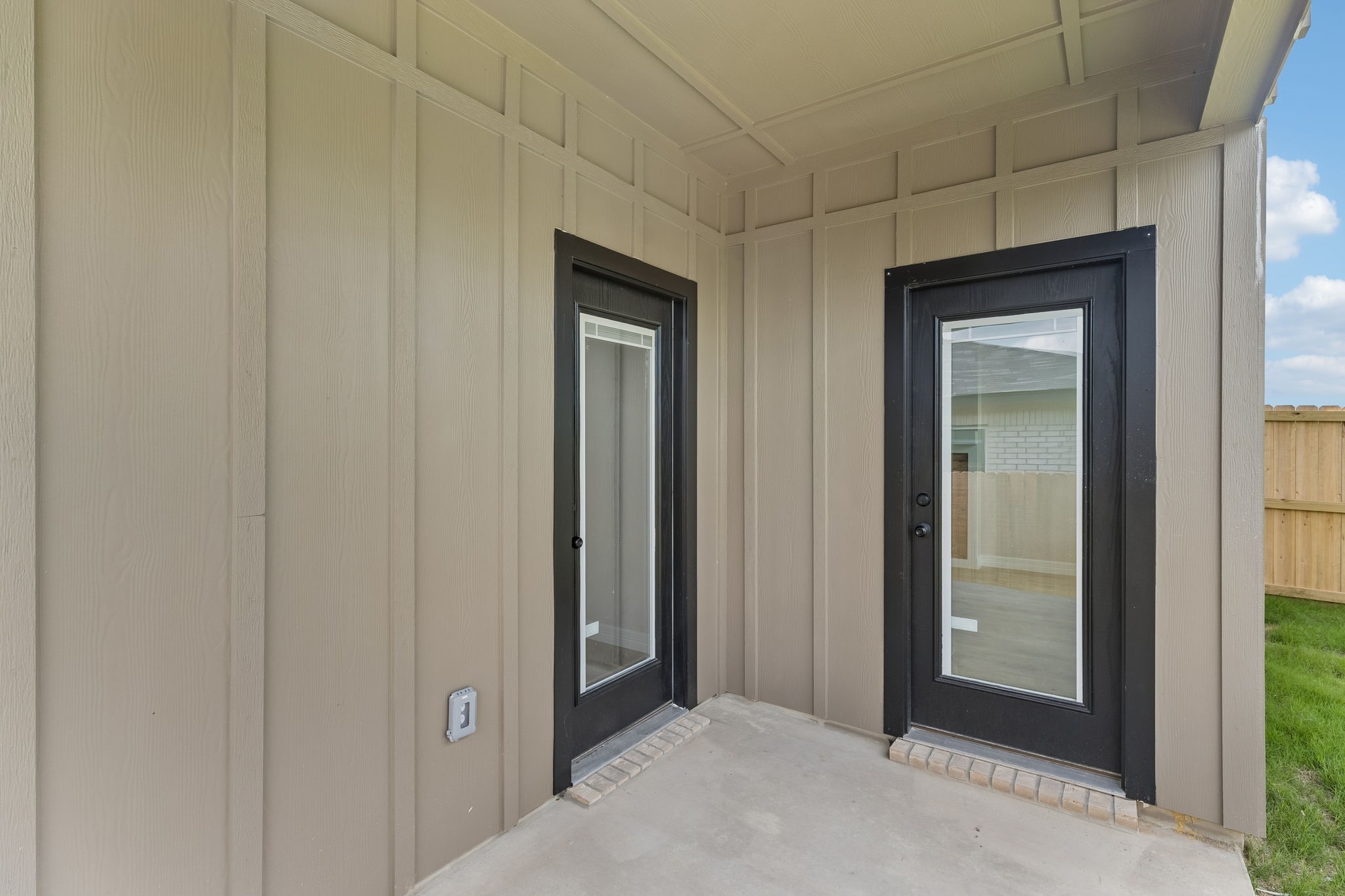 1307 Lone Pine Way