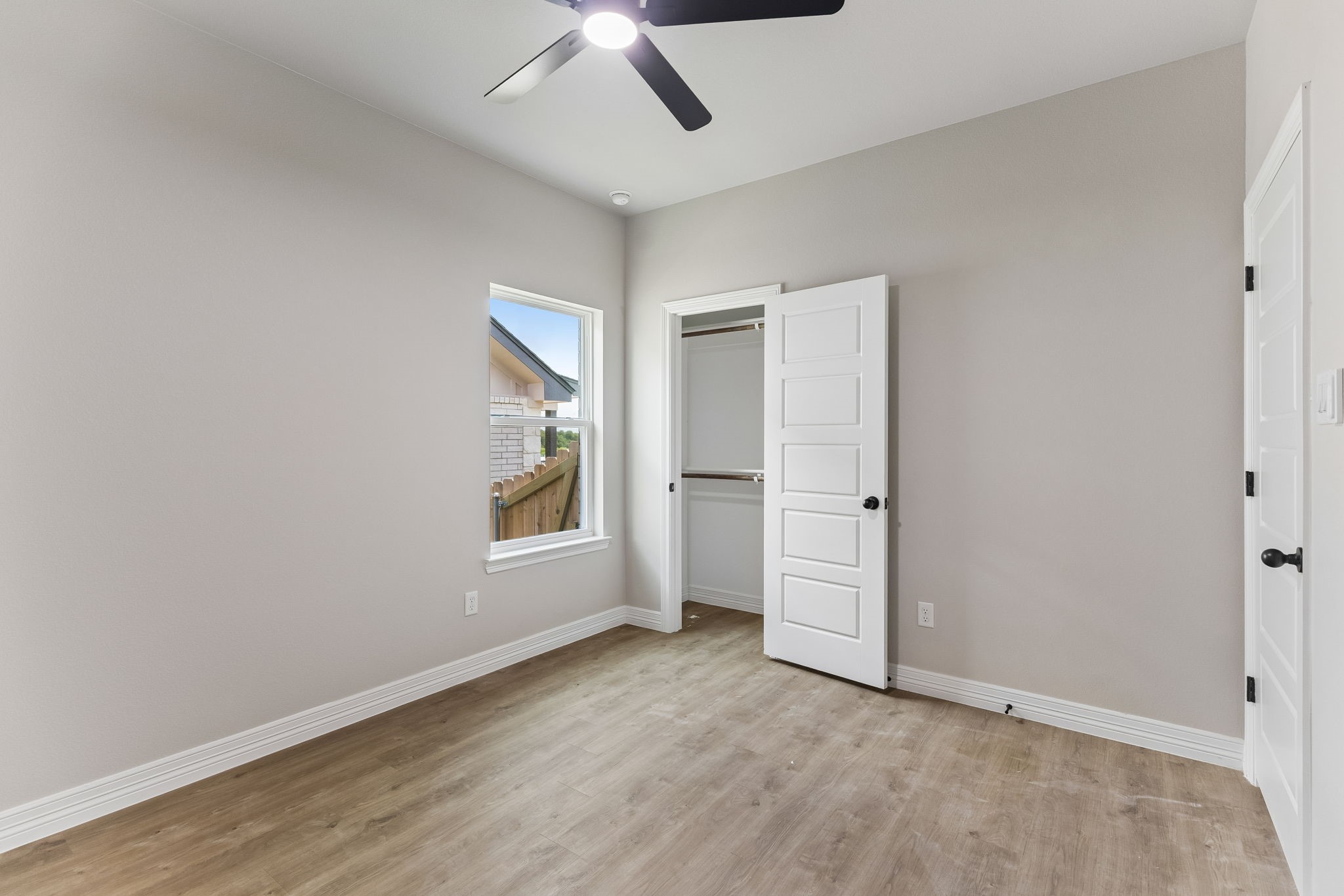 1307 Lone Pine Way