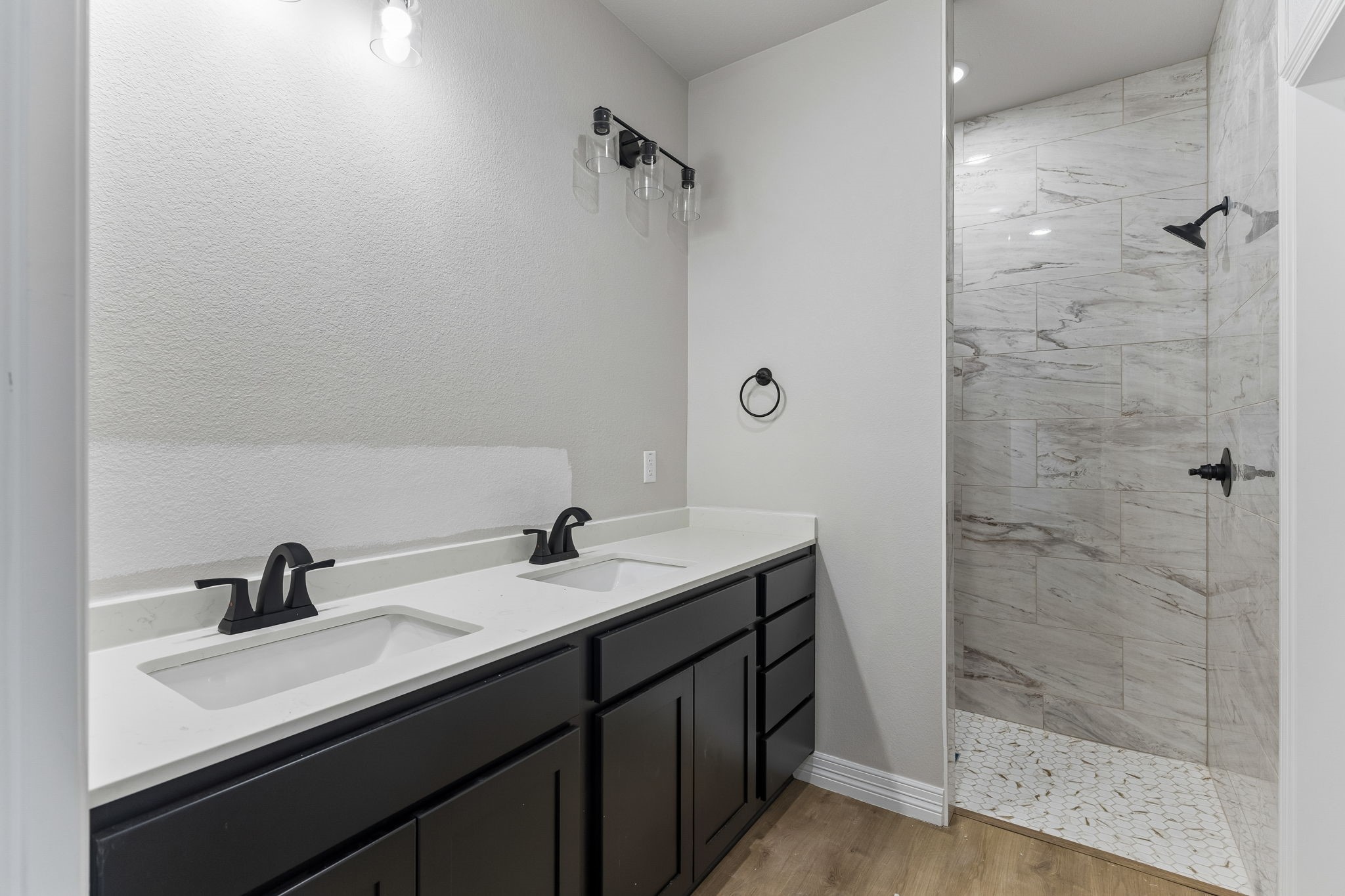 1307 Lone Pine Way