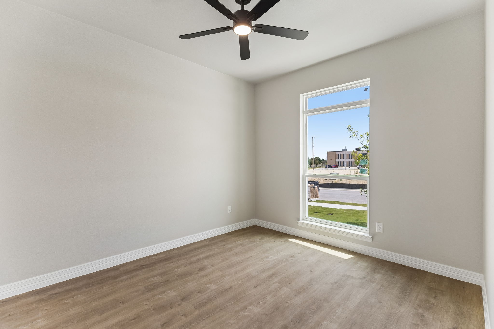 1307 Lone Pine Way