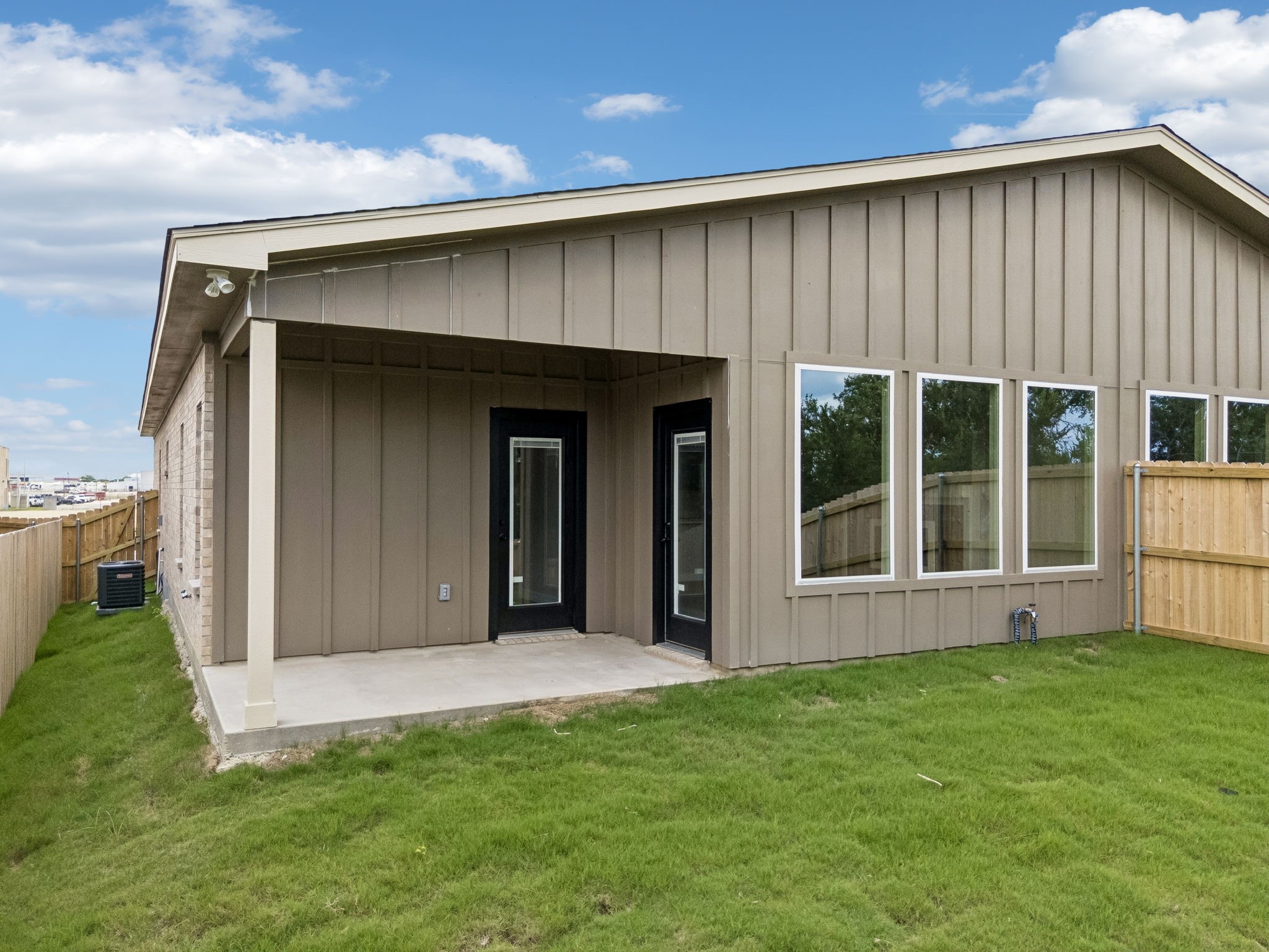 1307 Lone Pine Way