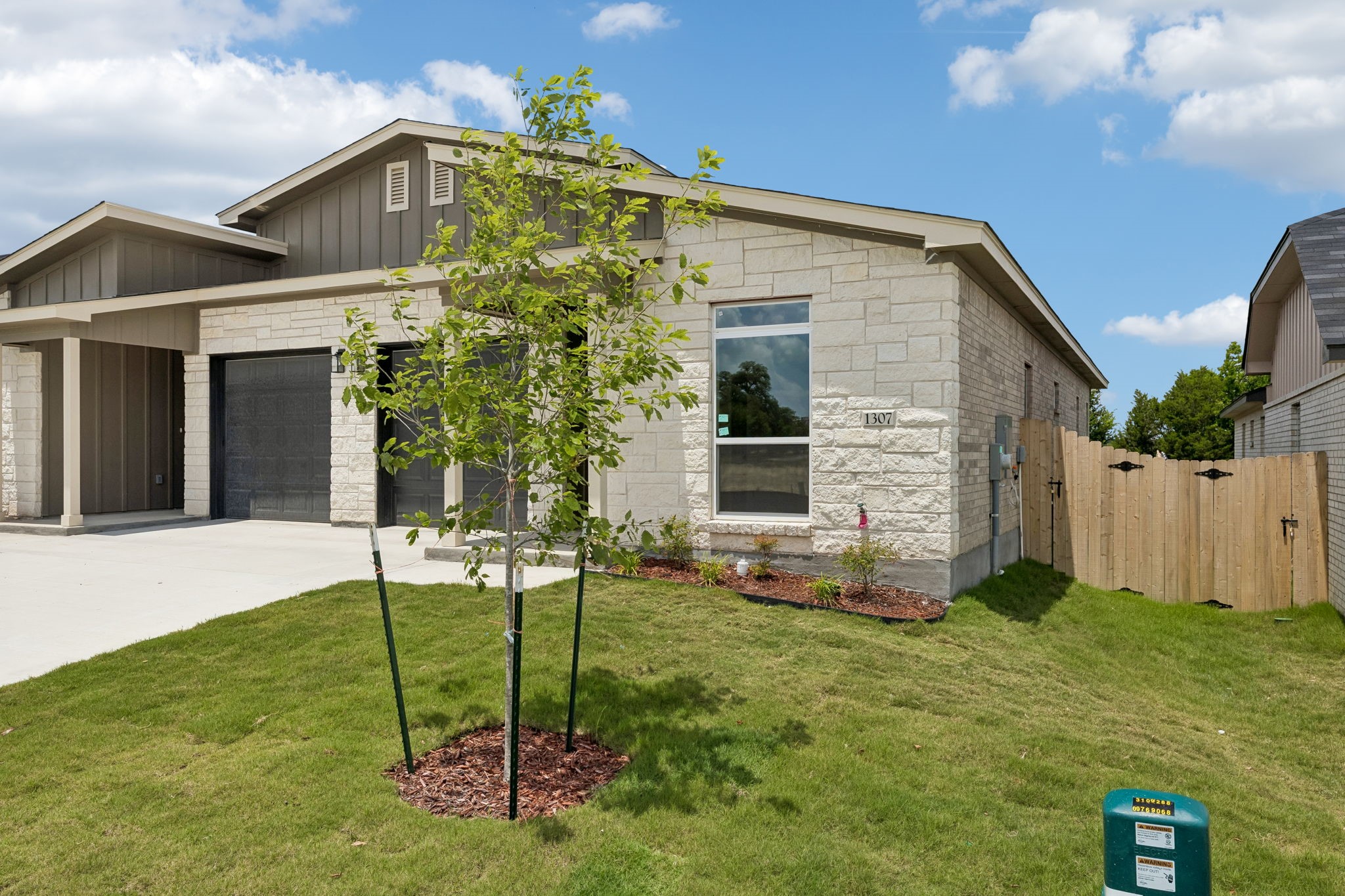 1307 Lone Pine Way