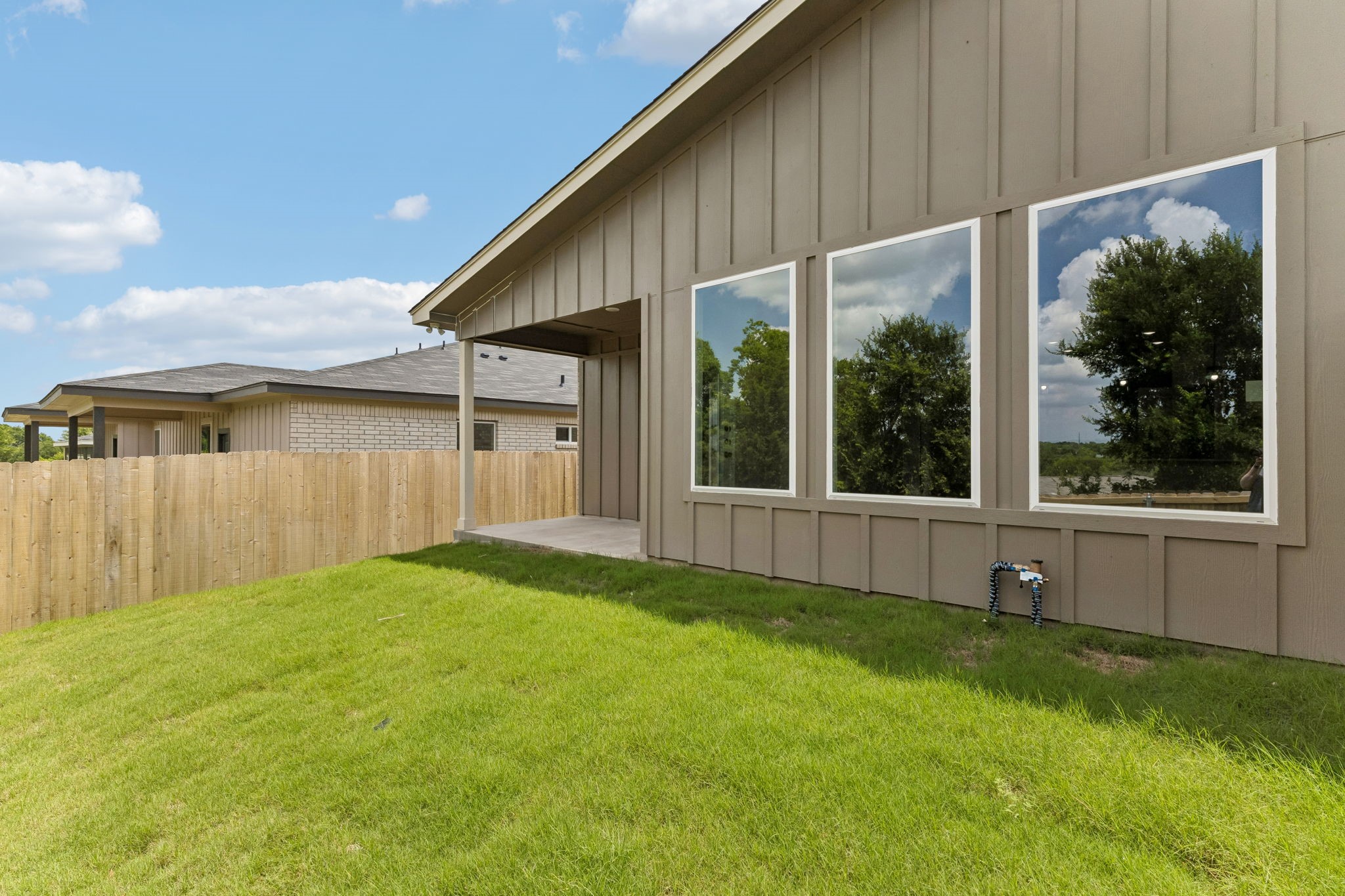 1307 Lone Pine Way