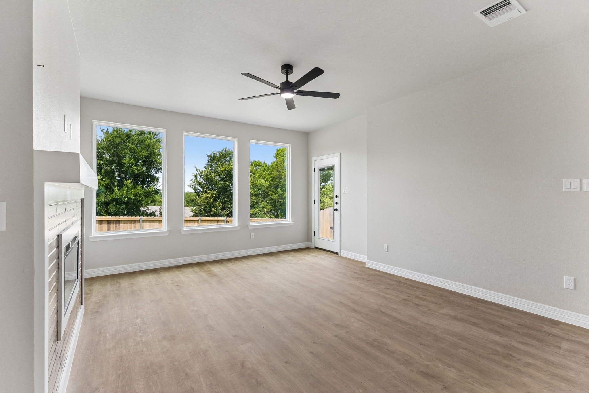 1307 Lone Pine Way