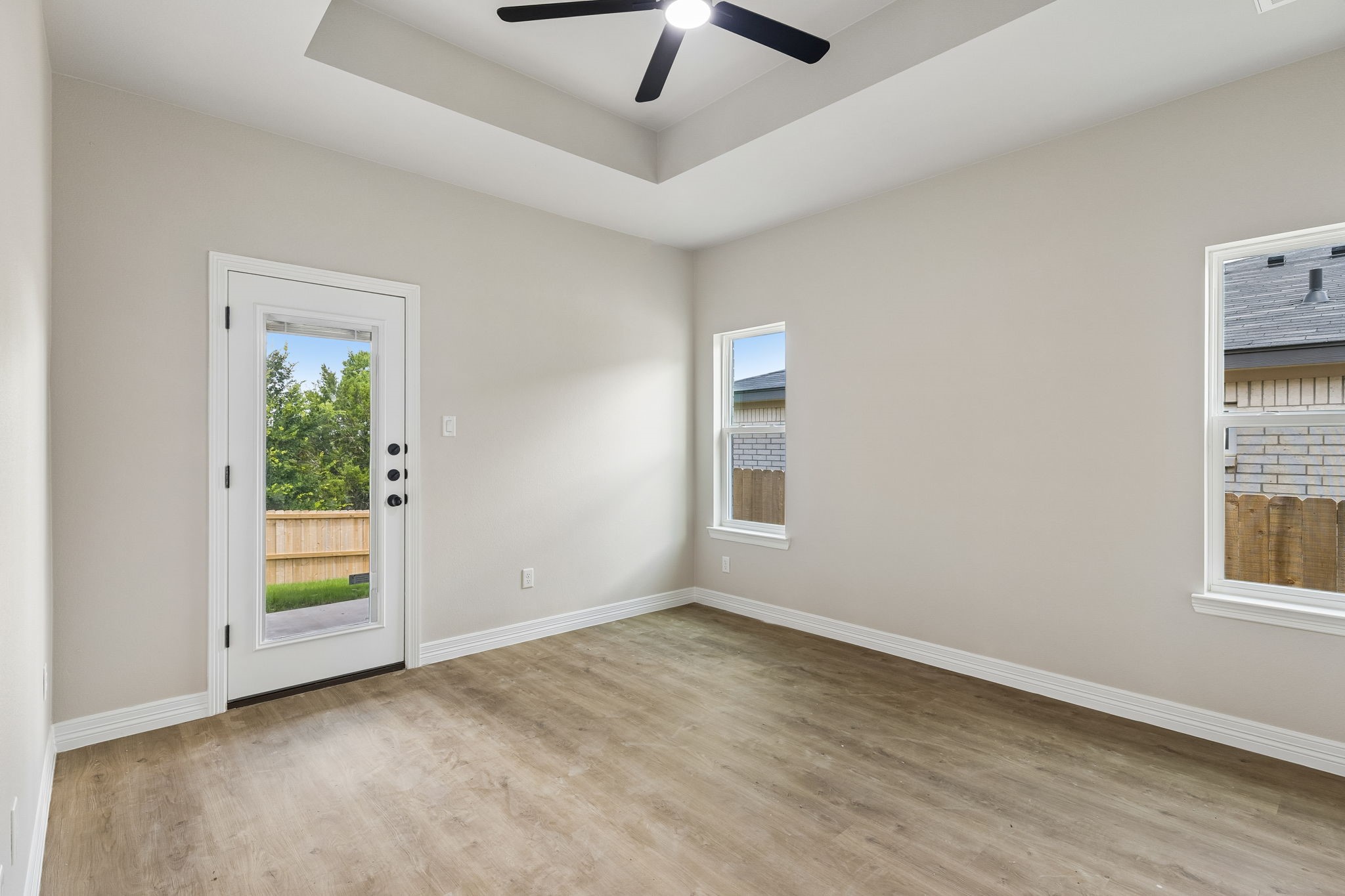 1307 Lone Pine Way