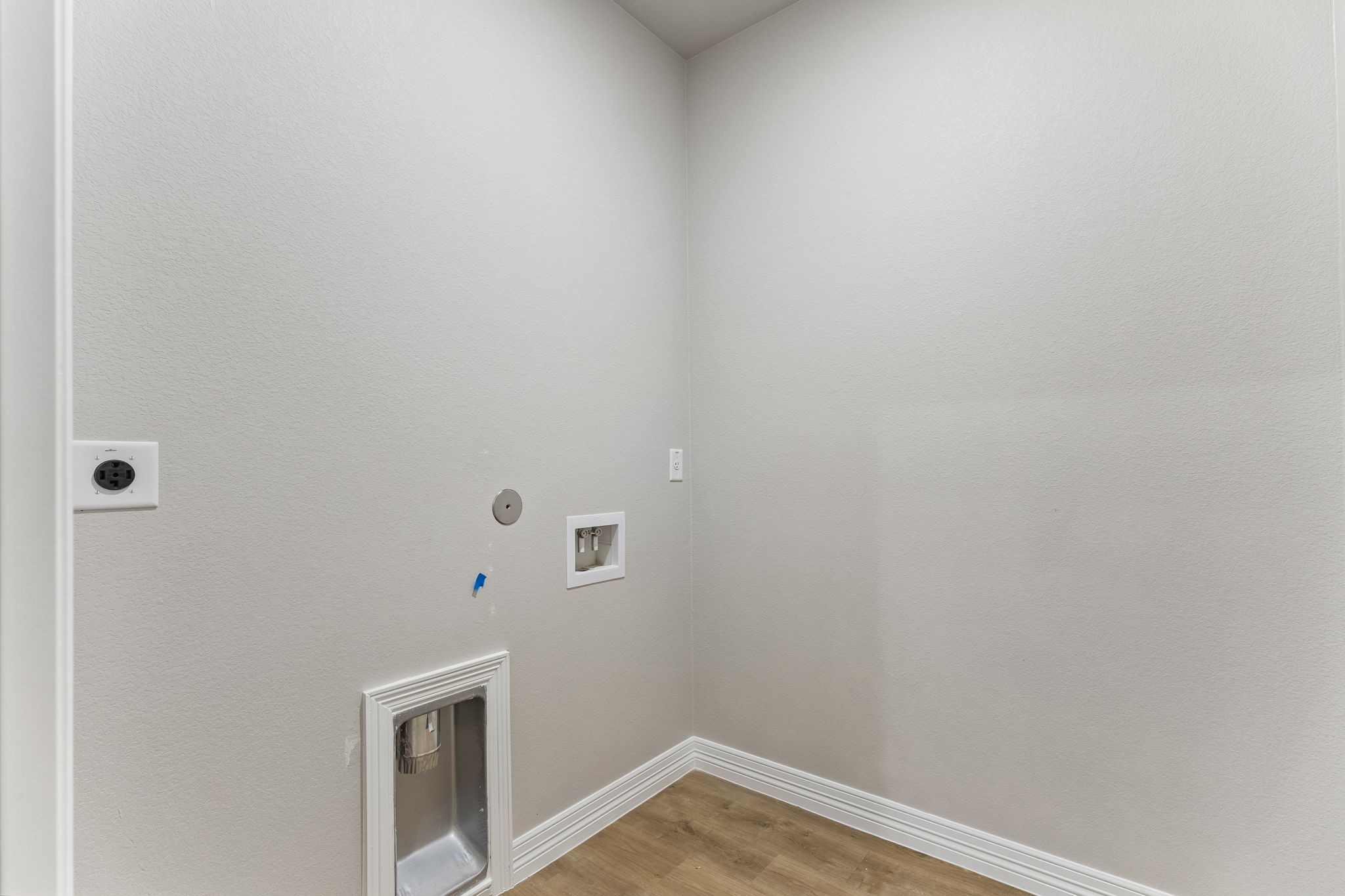 1307 Lone Pine Way