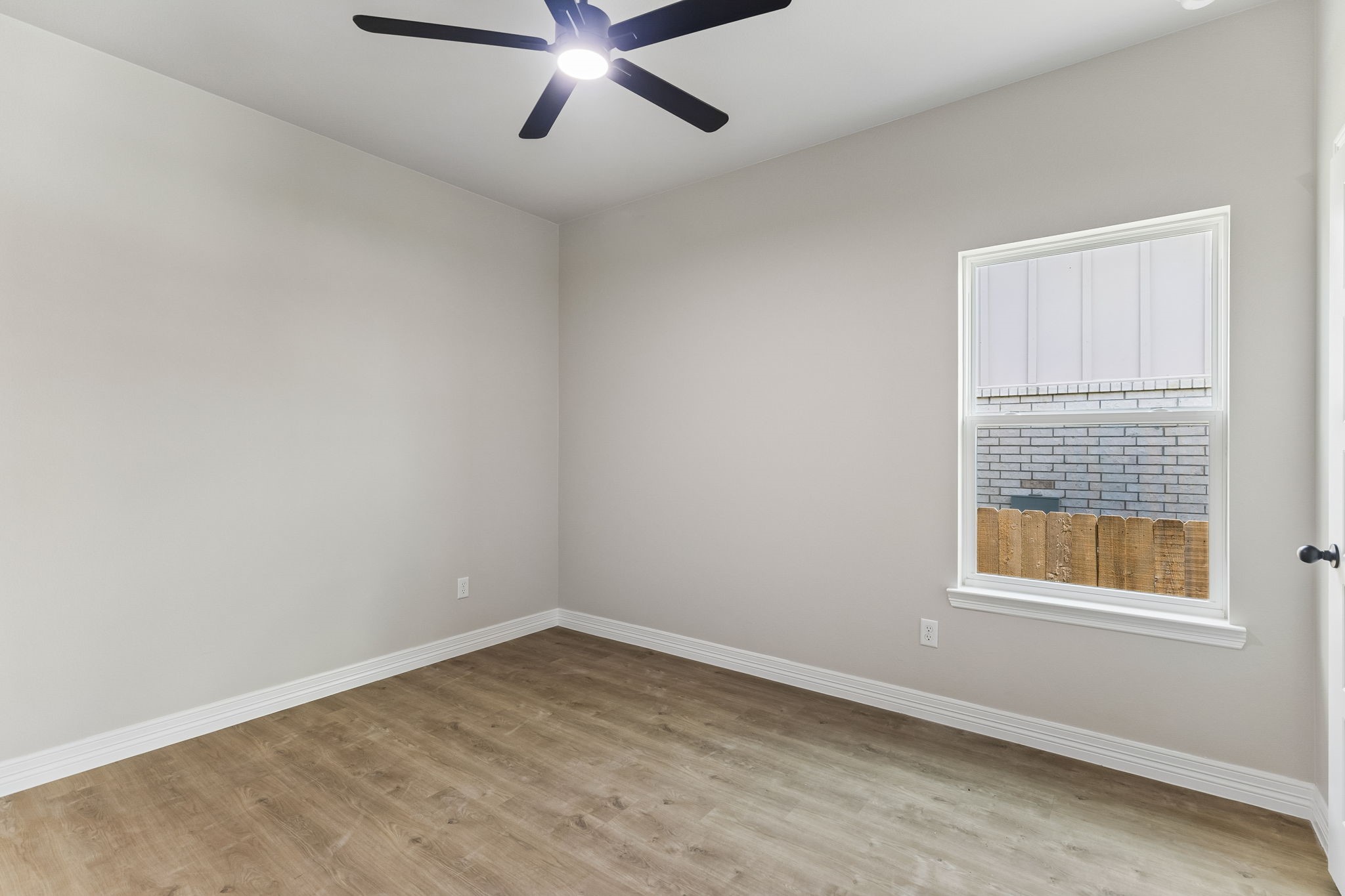 1307 Lone Pine Way