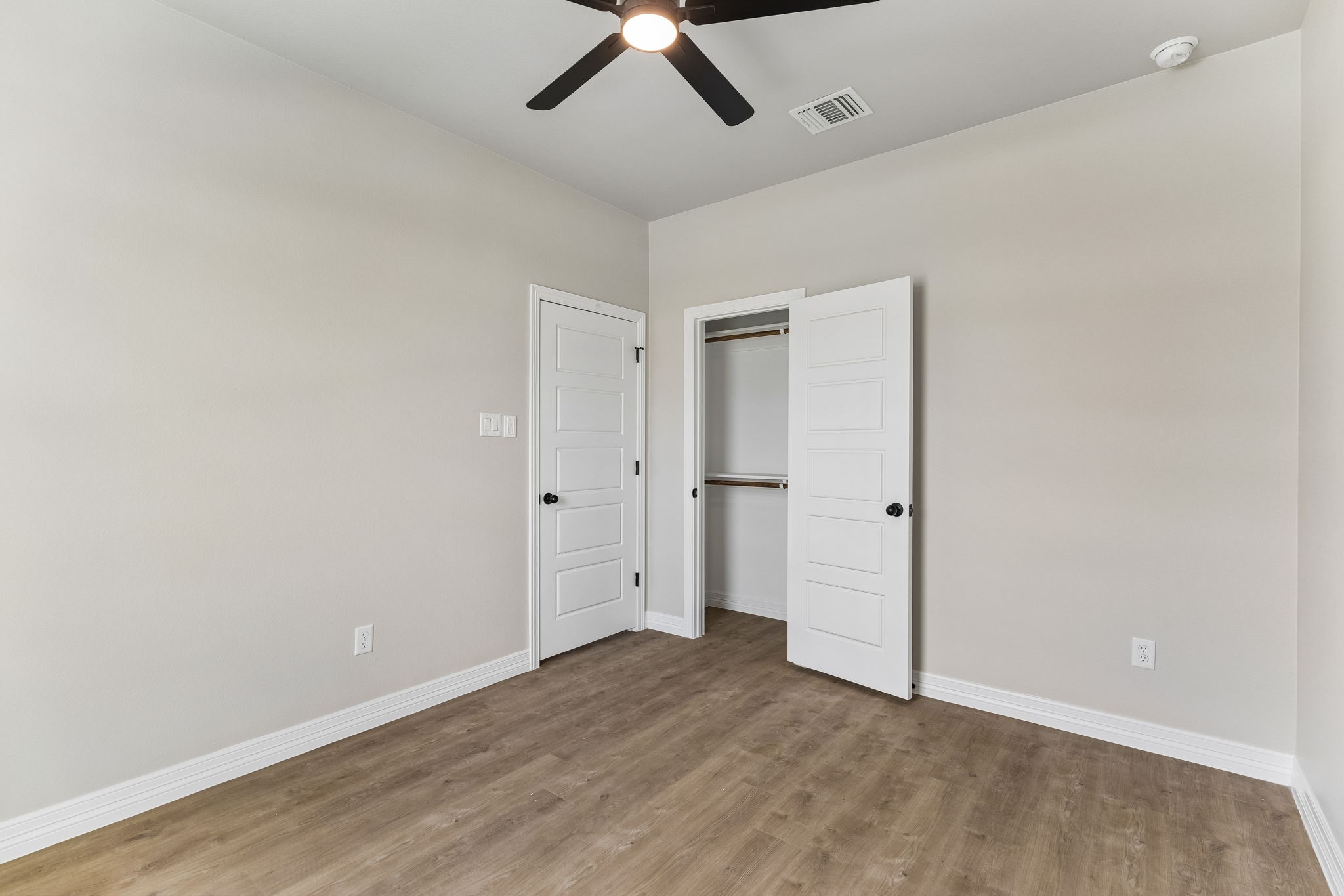 1307 Lone Pine Way