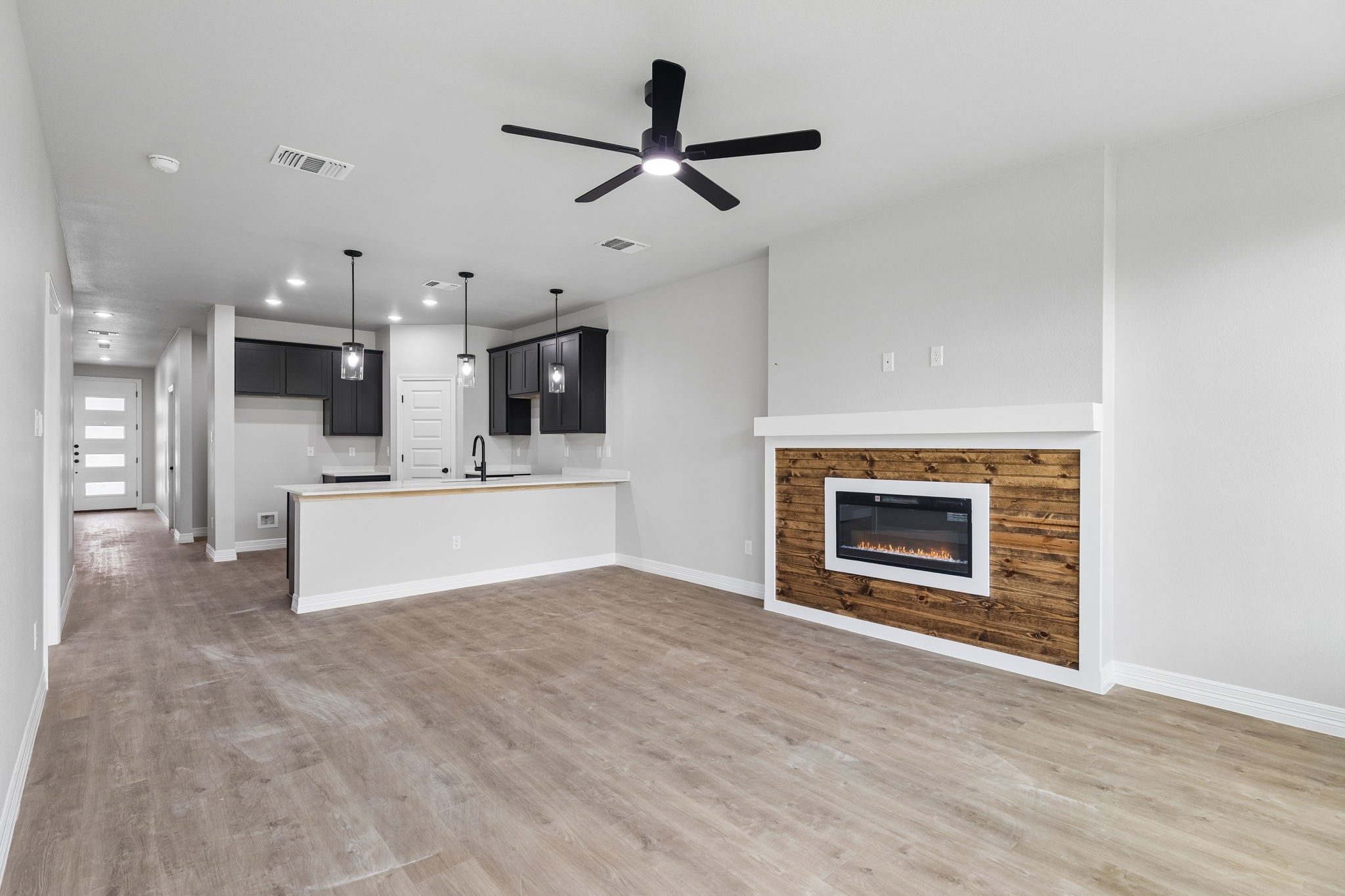 1307 Lone Pine Way