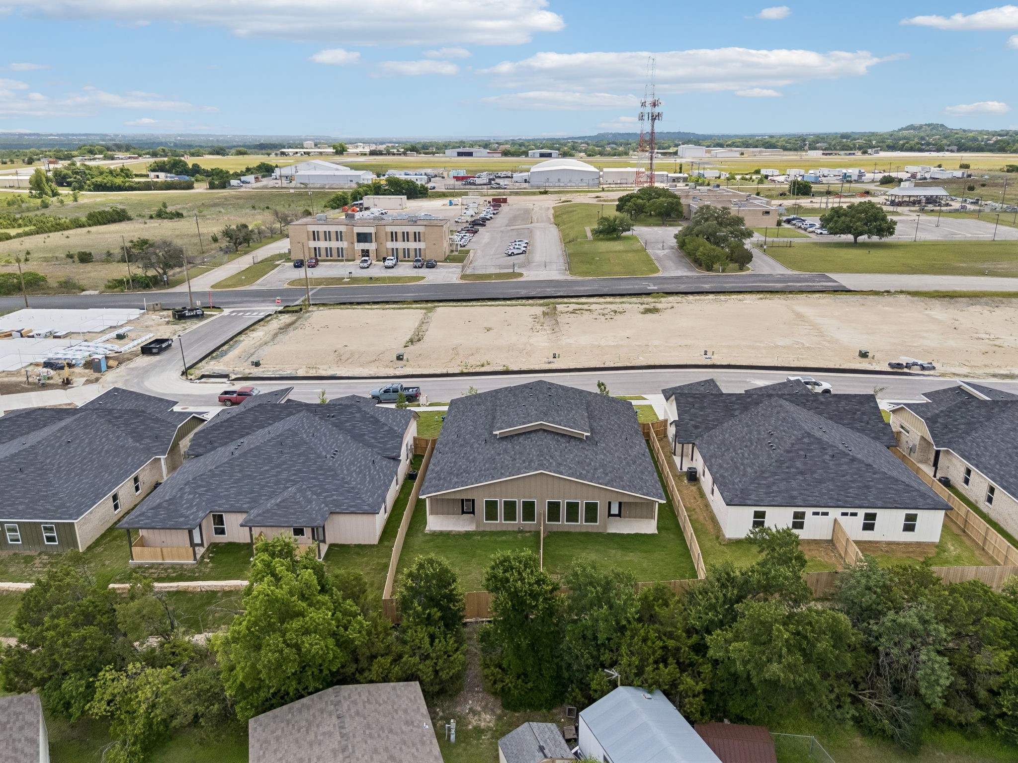 1307 Lone Pine Way