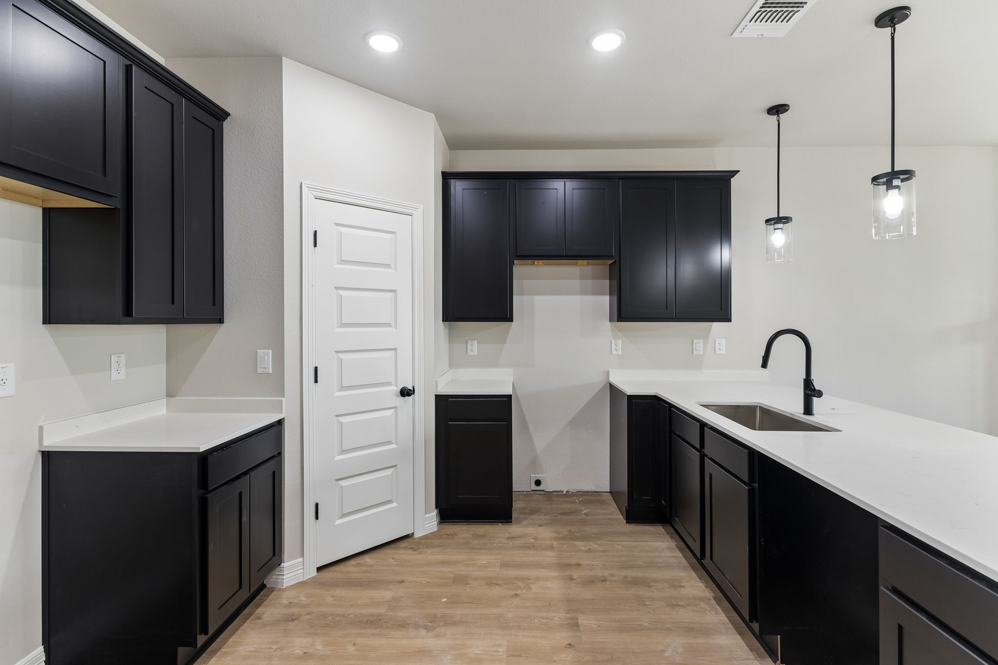 1307 Lone Pine Way